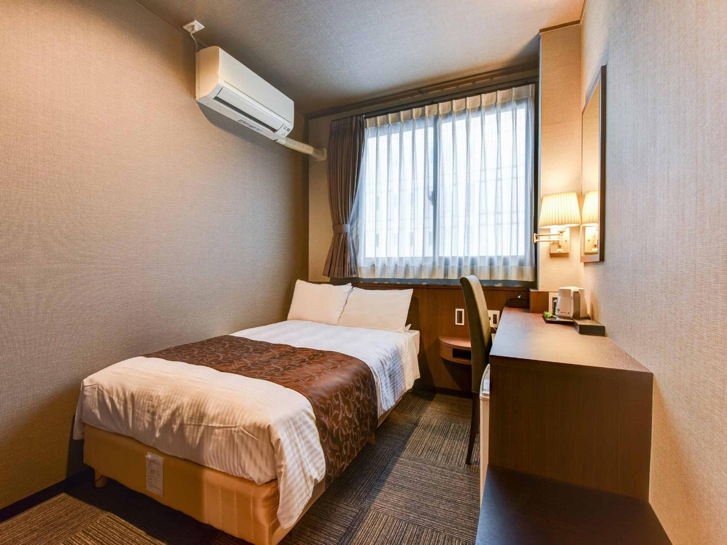 Superior Double Room with Small Double Bed - Non-Smoking - Photo 3