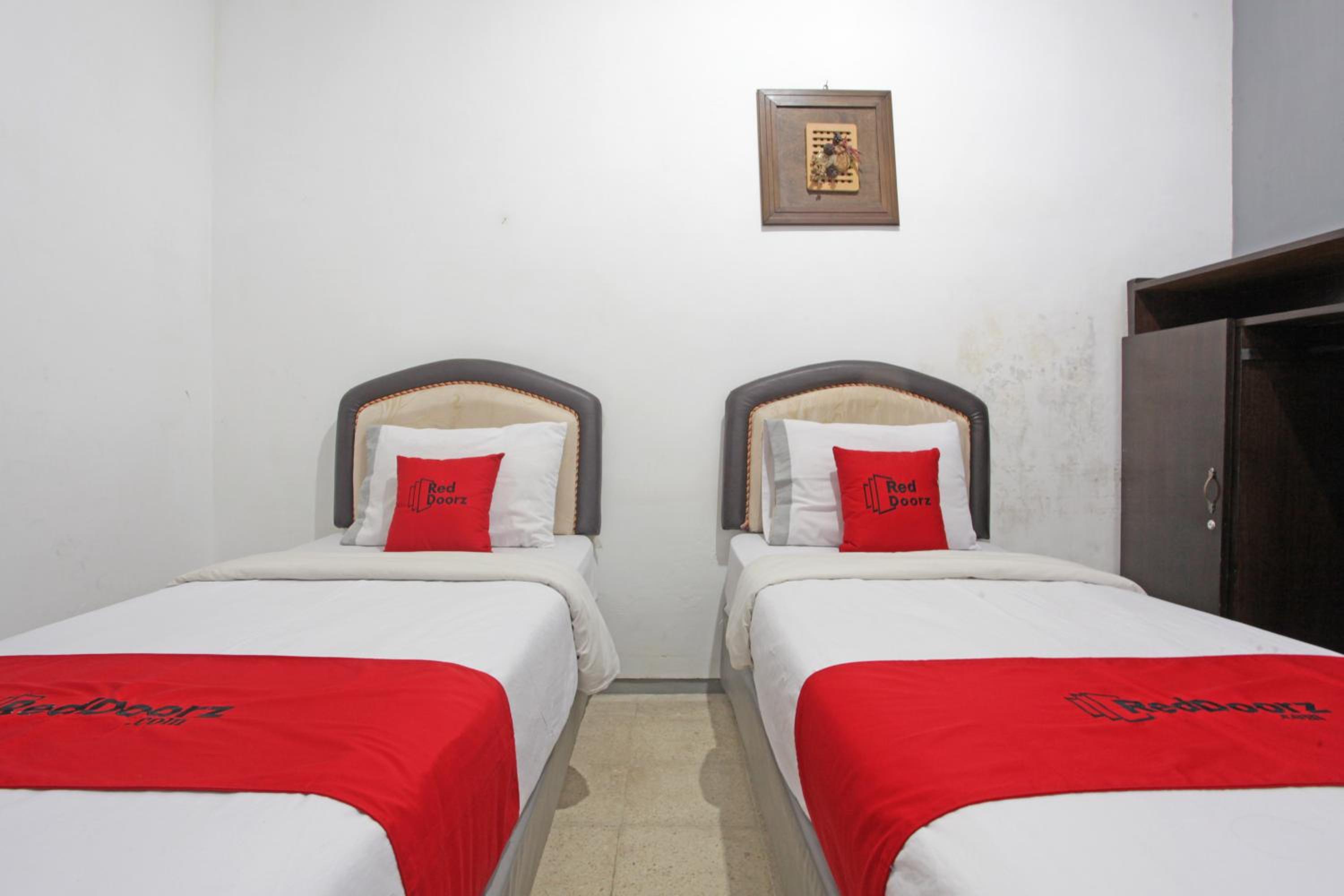 Twin Room - Photo 3