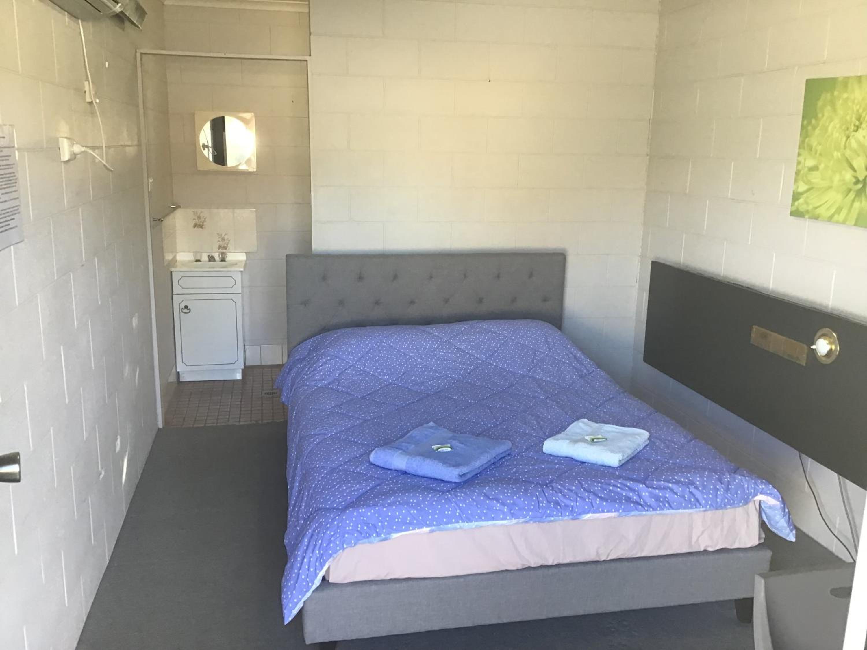 Queen Room photo 3