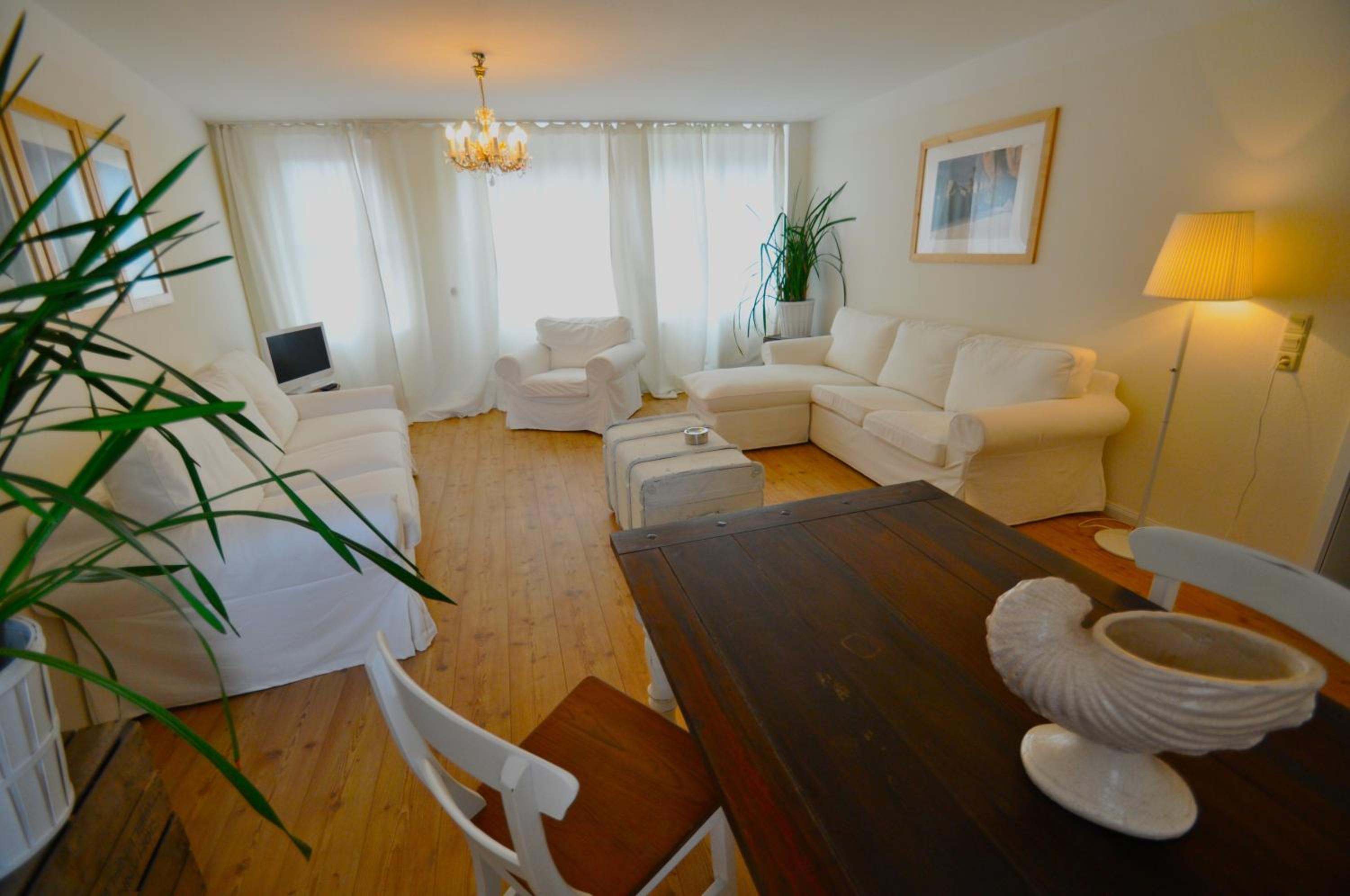 One-Bedroom Apartment - Photo 10