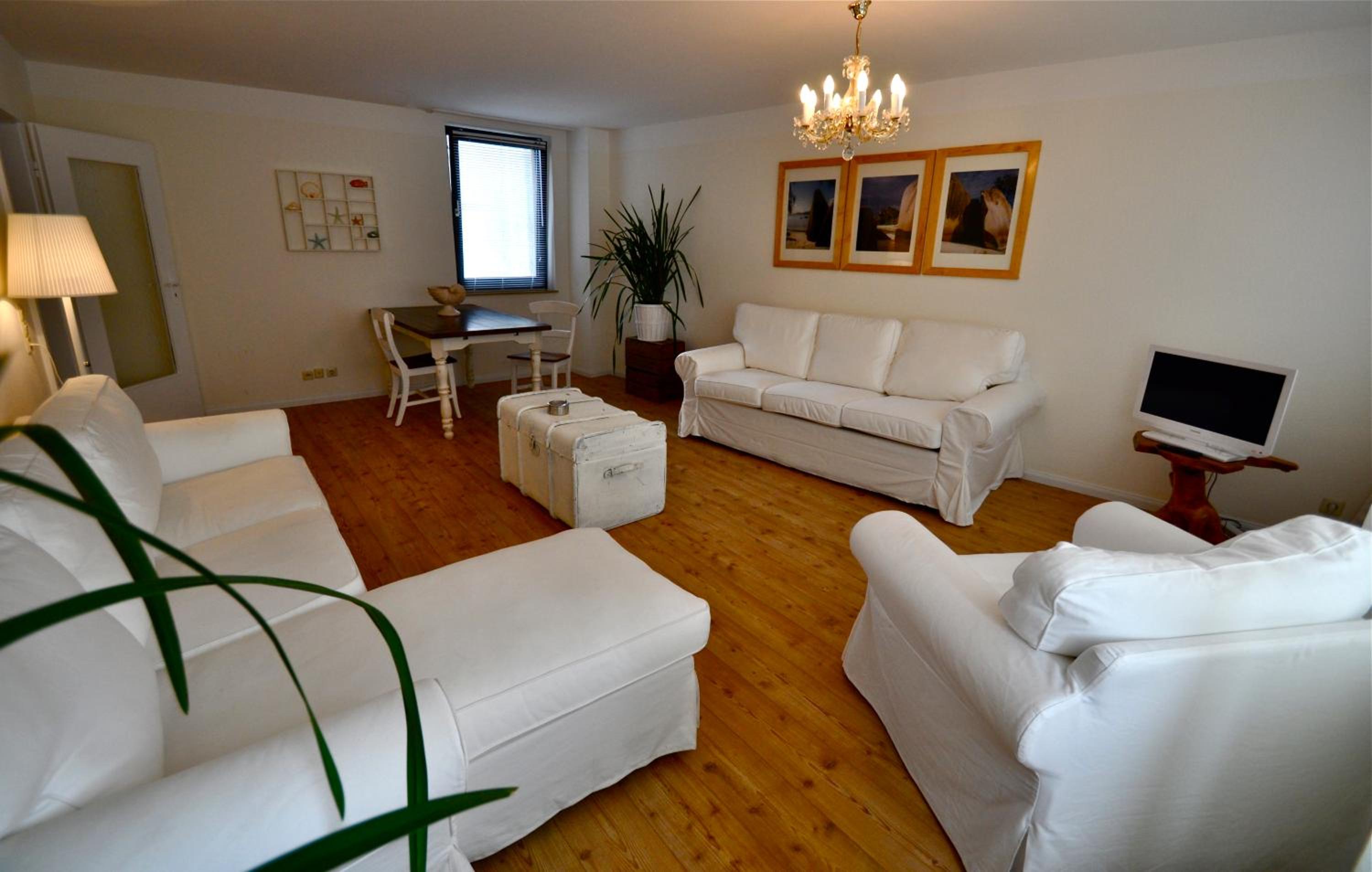 One-Bedroom Apartment - Photo 8