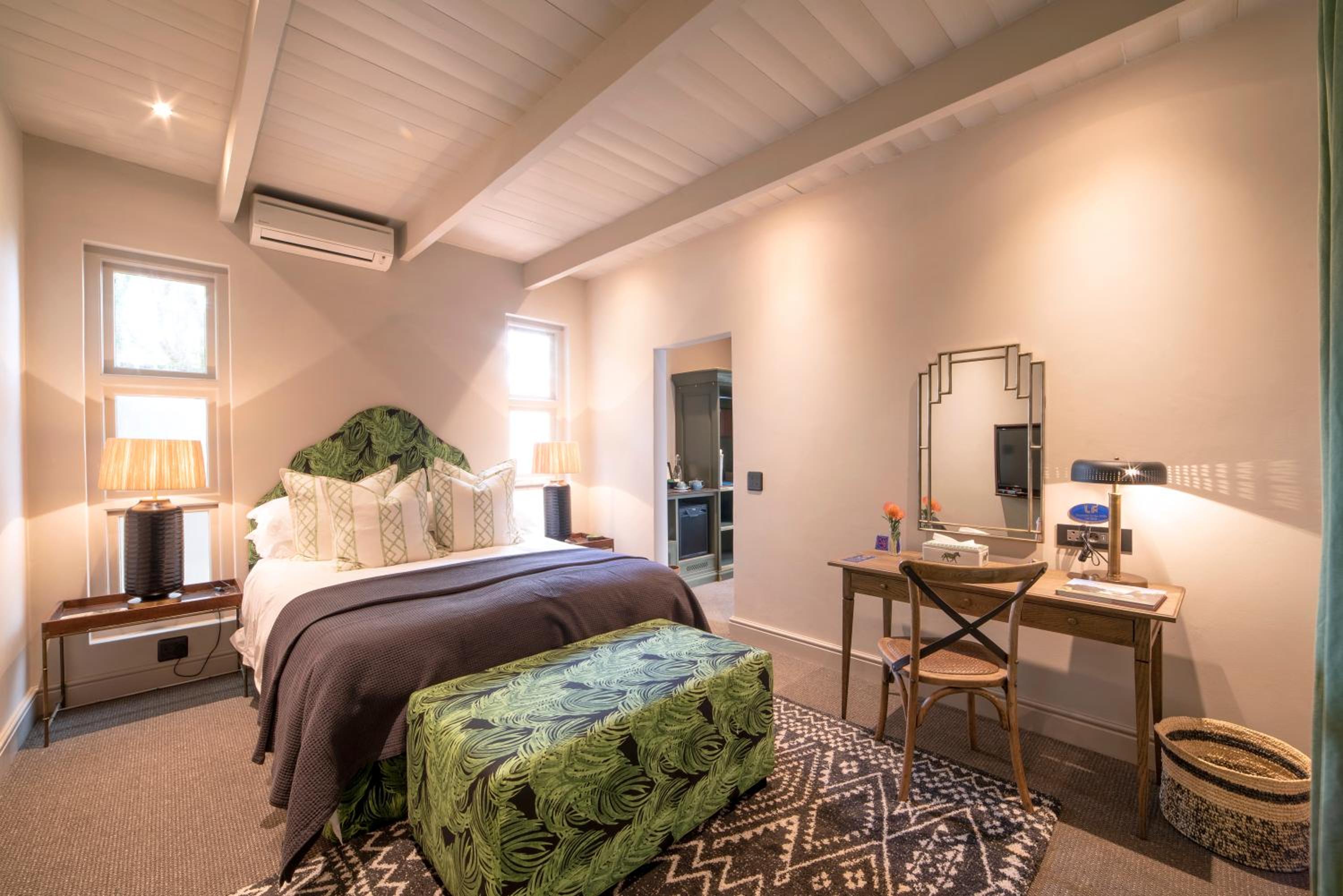 Deluxe Room - Photo 9