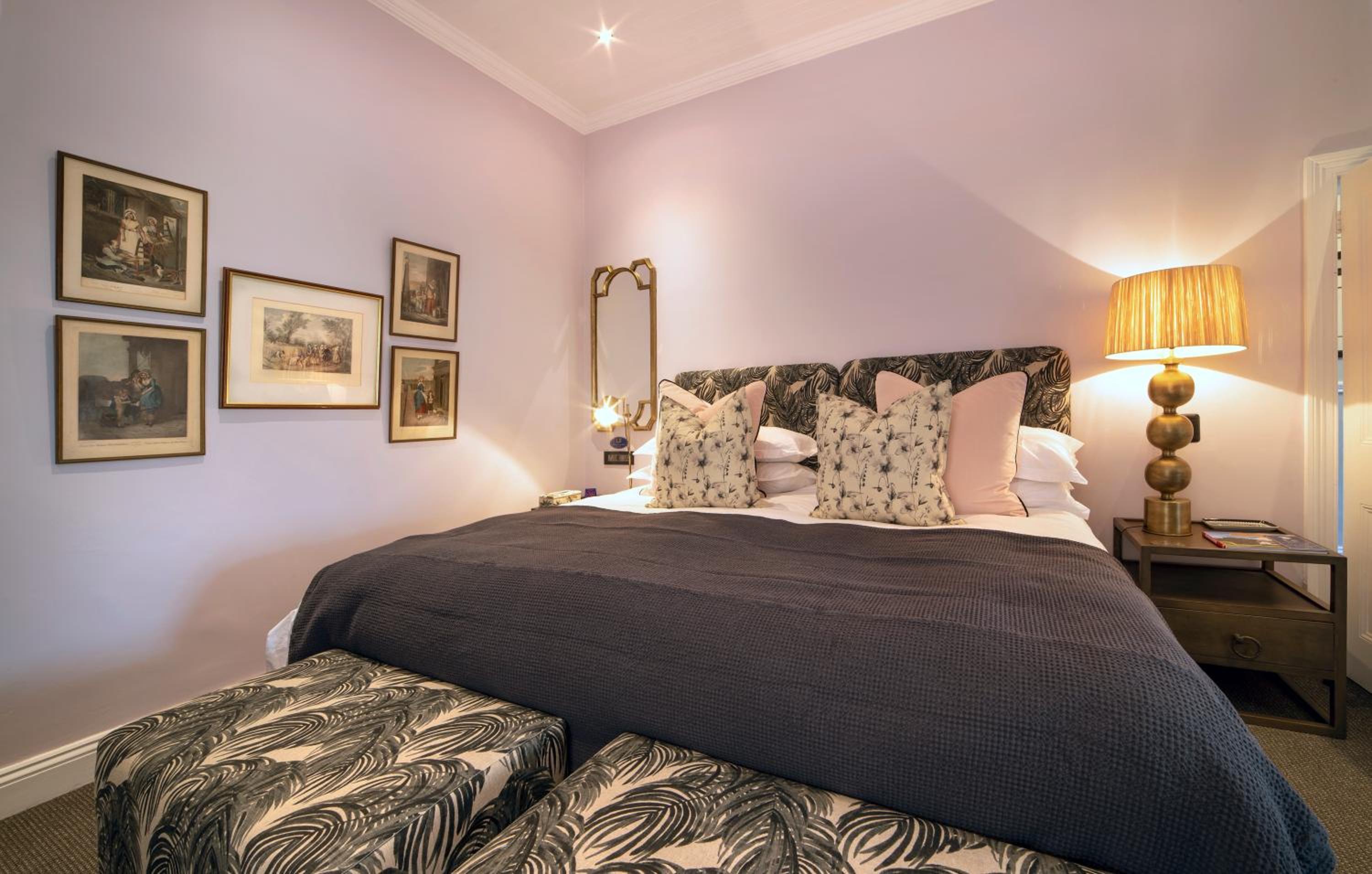 Luxury Suite - Photo 7