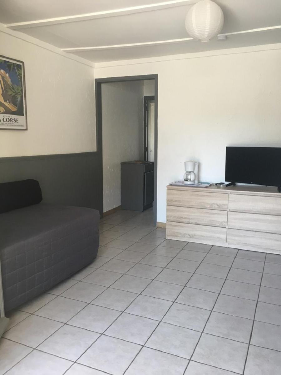 Apartment with Terrace - Photo 2