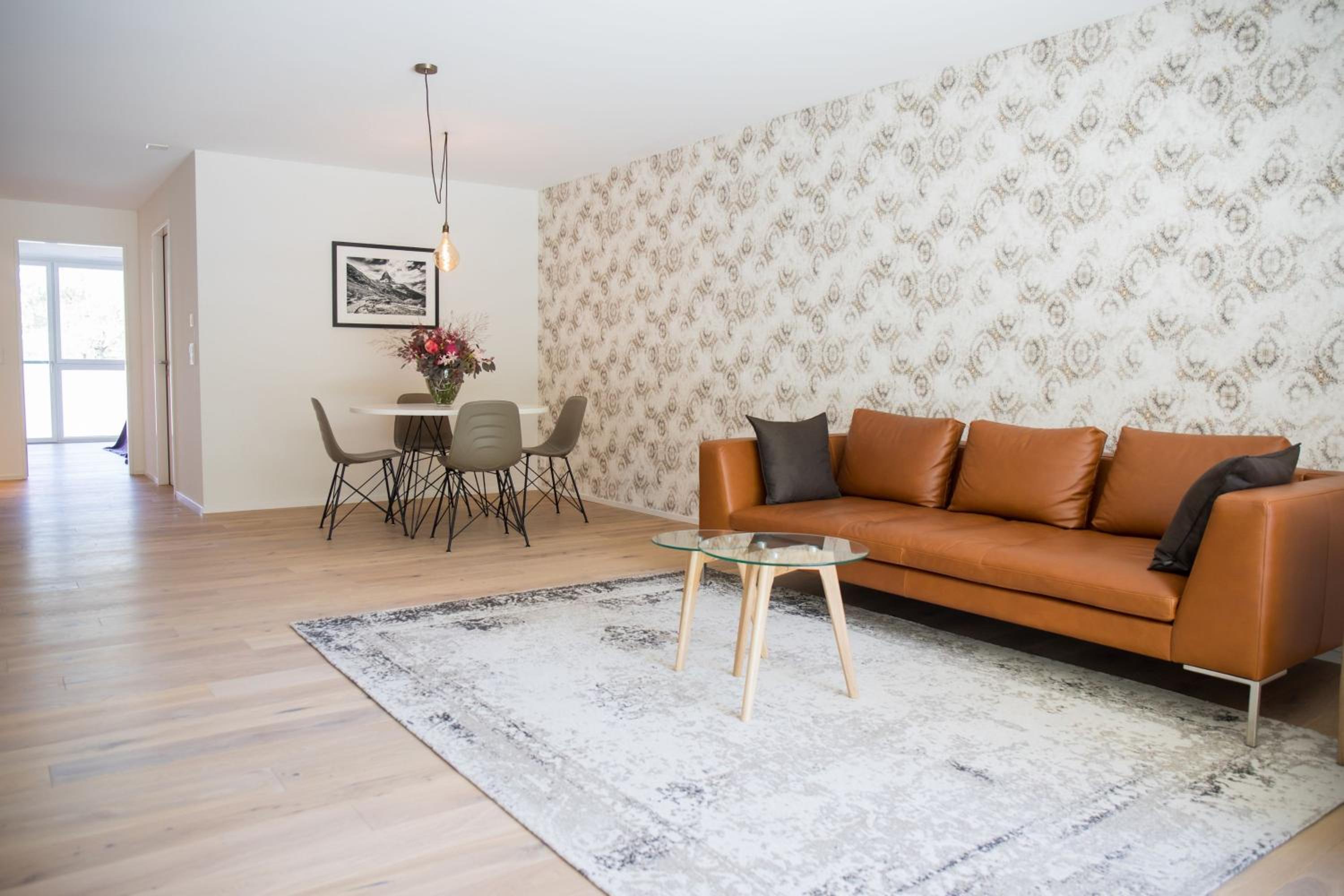 Large Two-Bedroom Apartment - Photo 10
