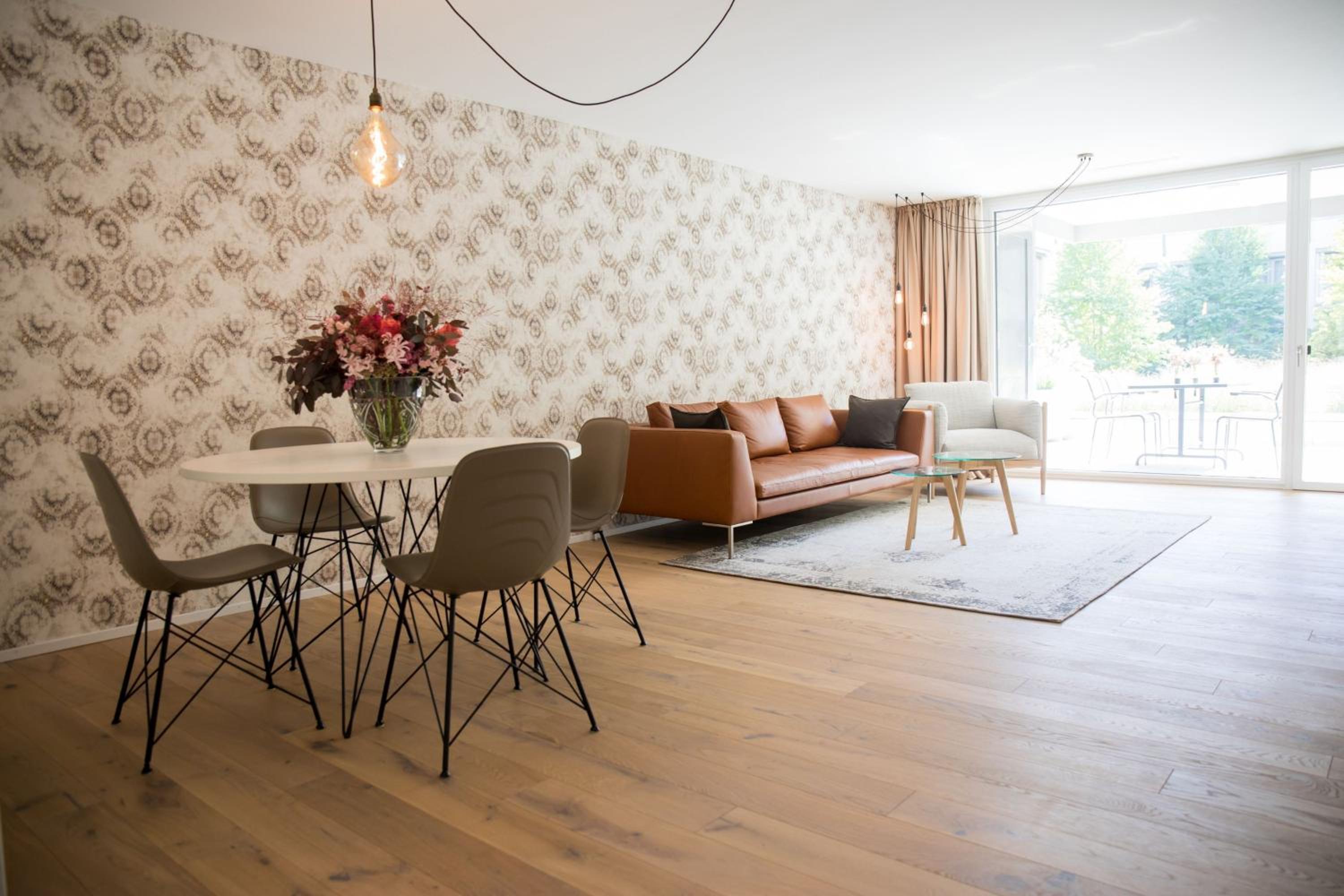Large Two-Bedroom Apartment - Photo 1