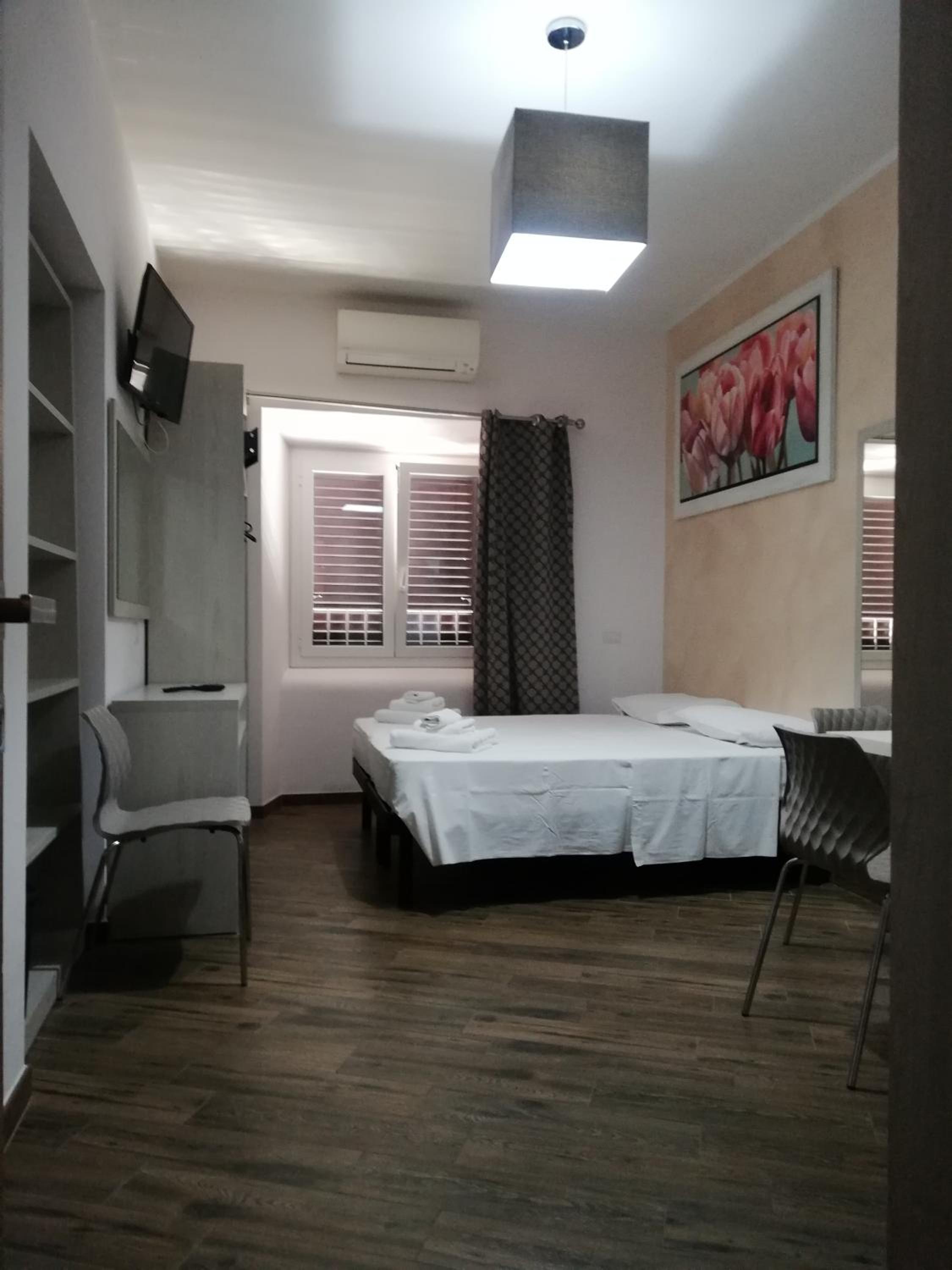 Double Room With Private External Bathroom photo 3