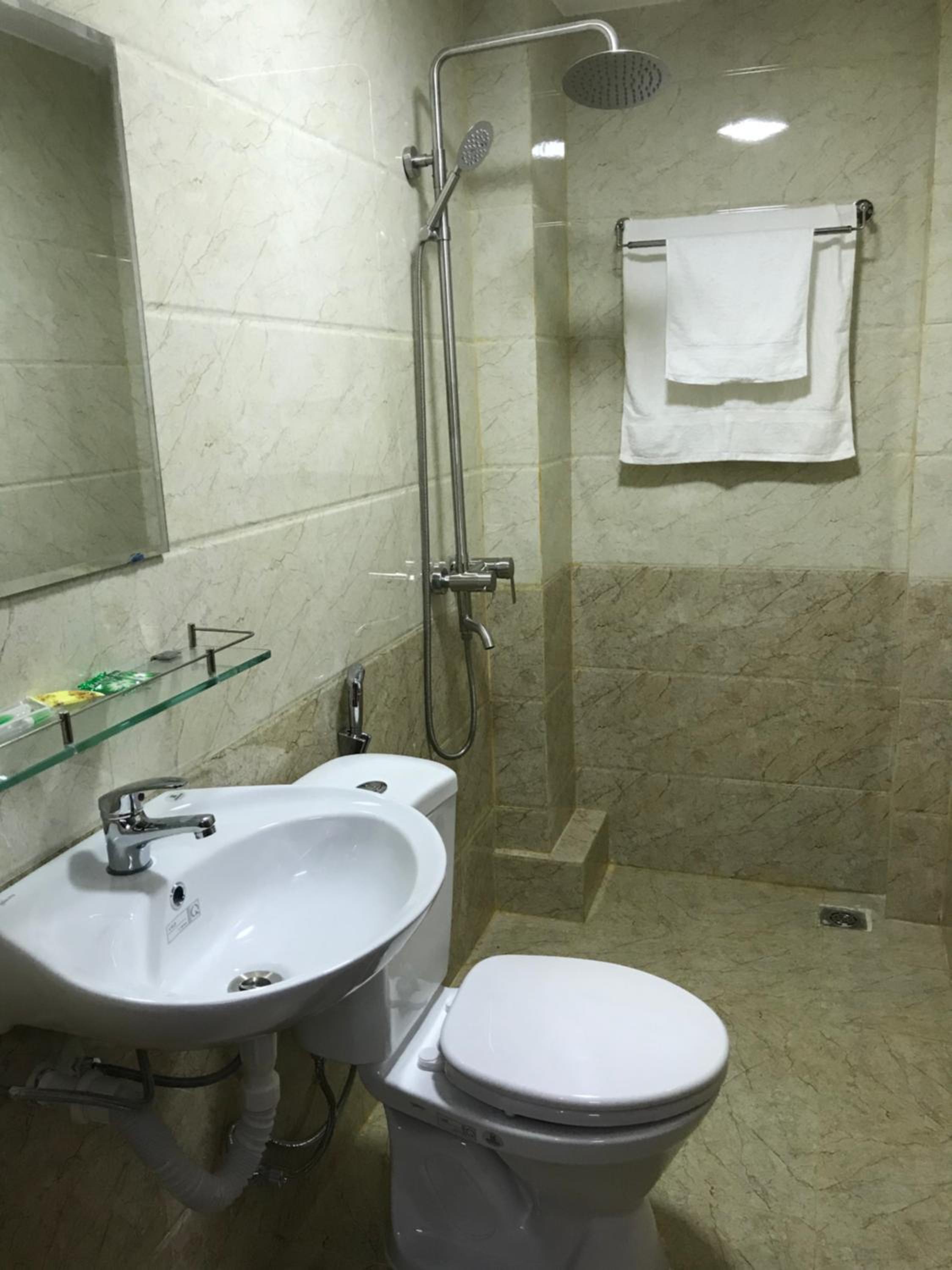 Deluxe King Room - Photo 8