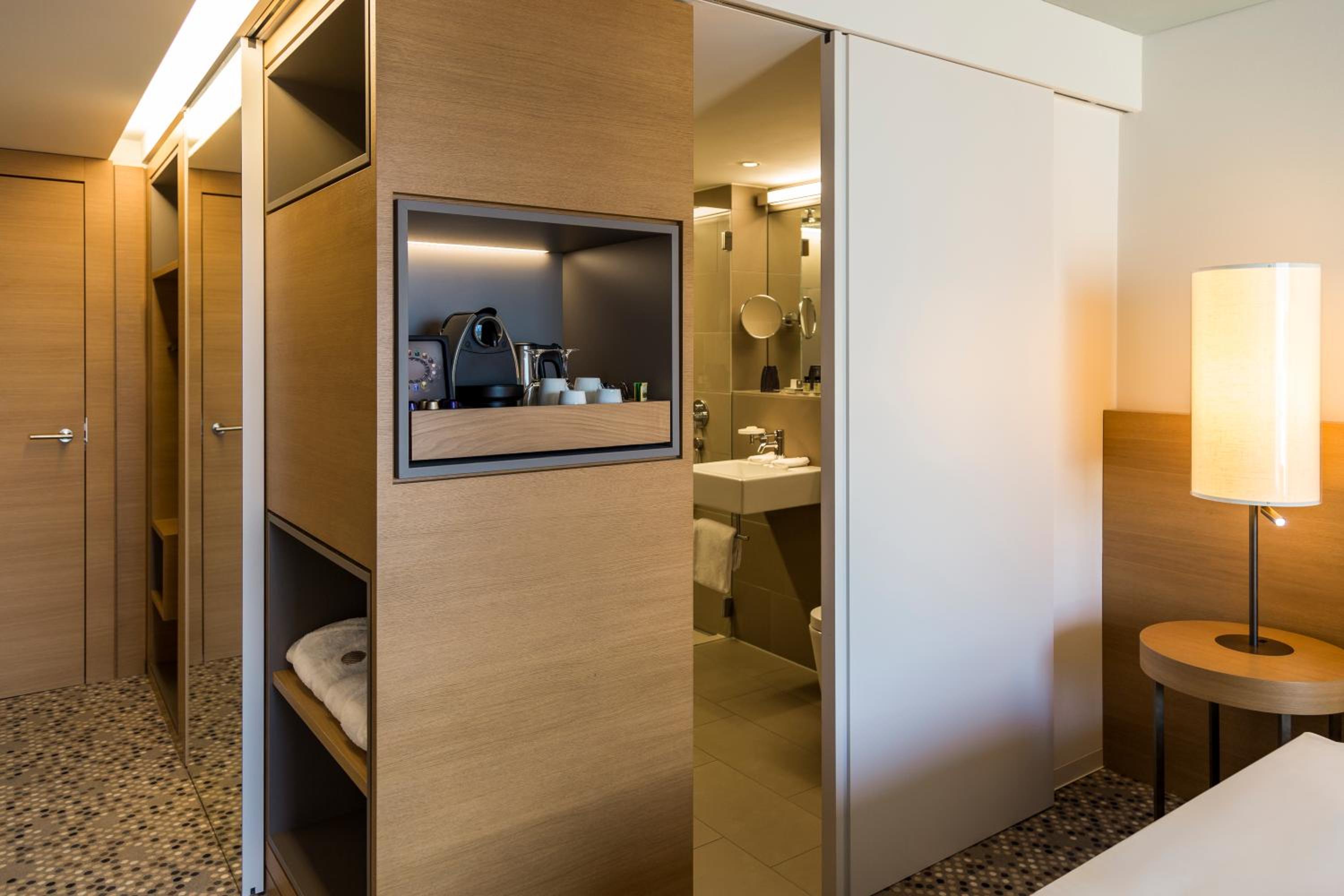 Deluxe Room - Photo 6