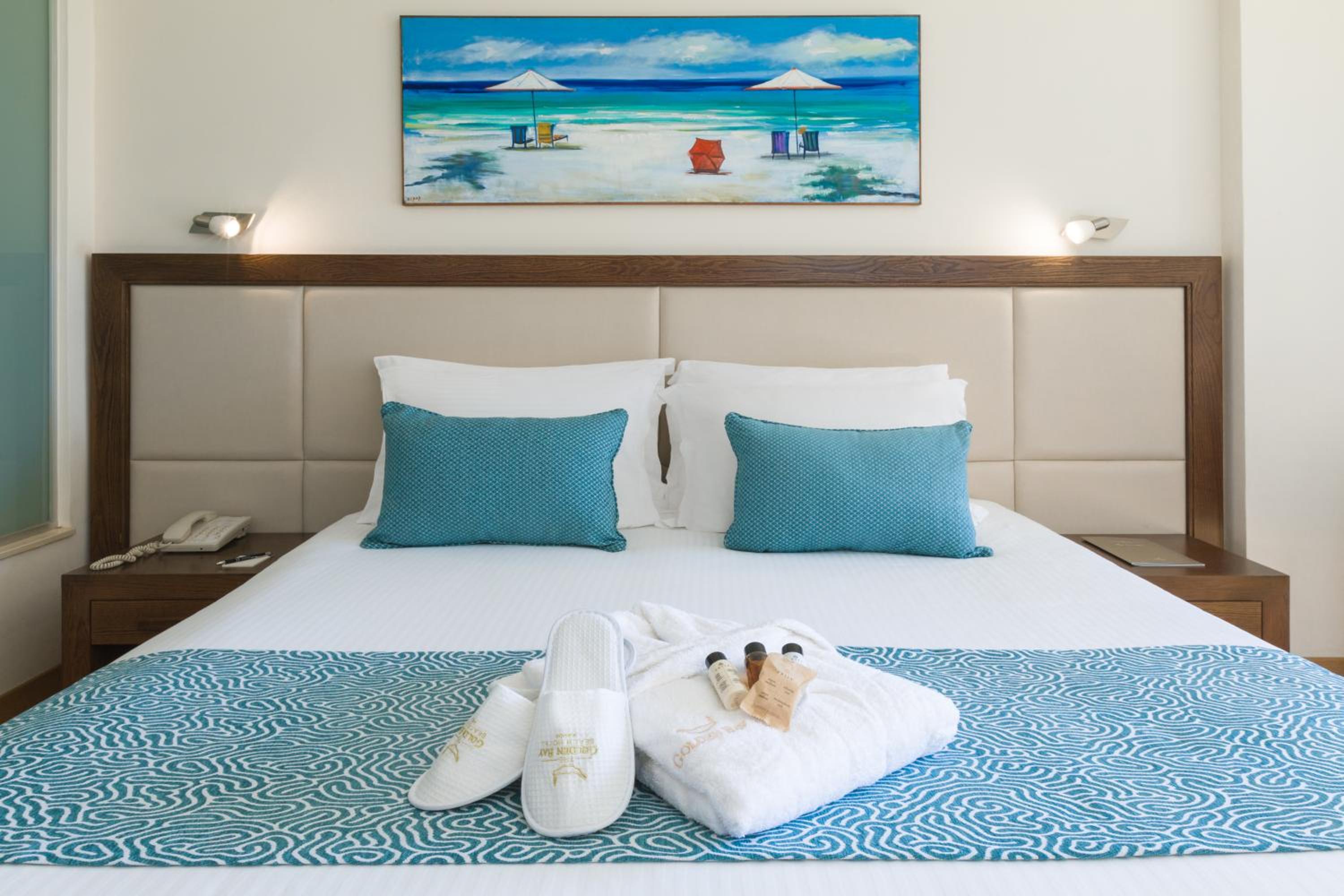 Double Room with Side Sea View - Photo 3
