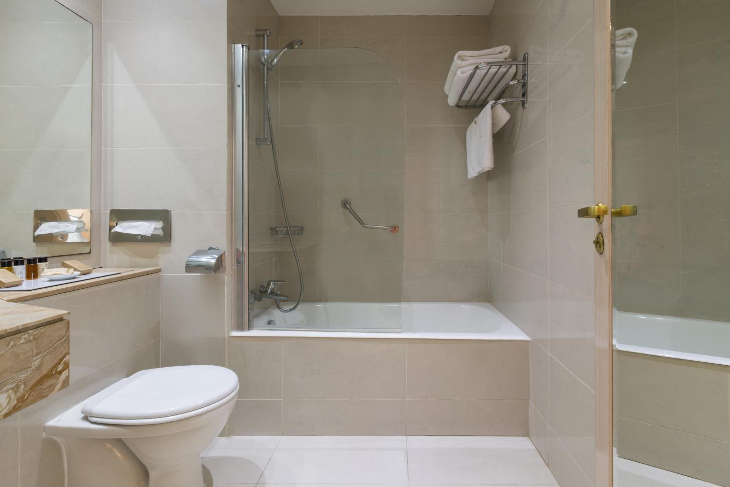 Double Room with Side Sea View - Photo 5