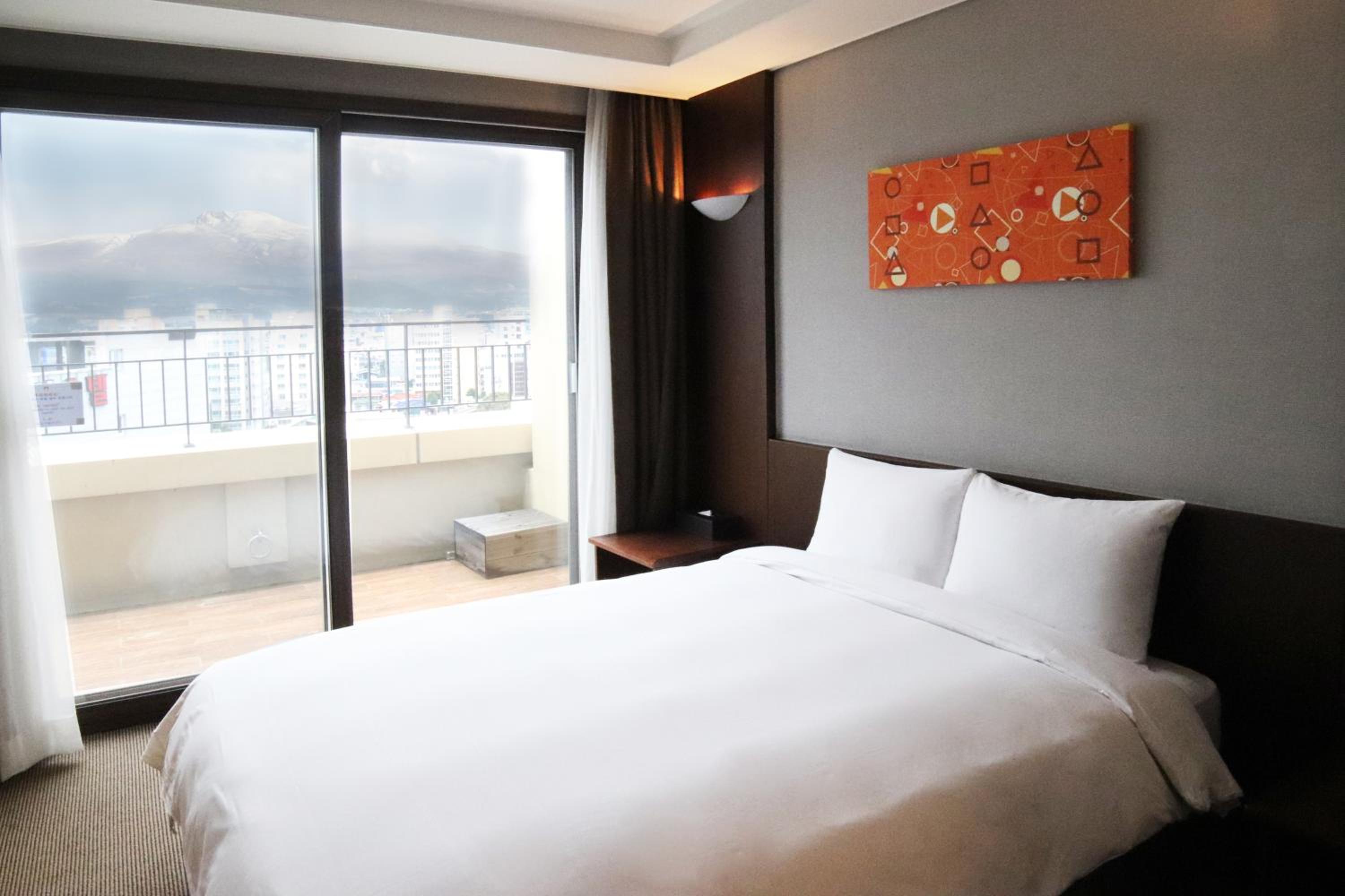 Executive Suite - Photo 6
