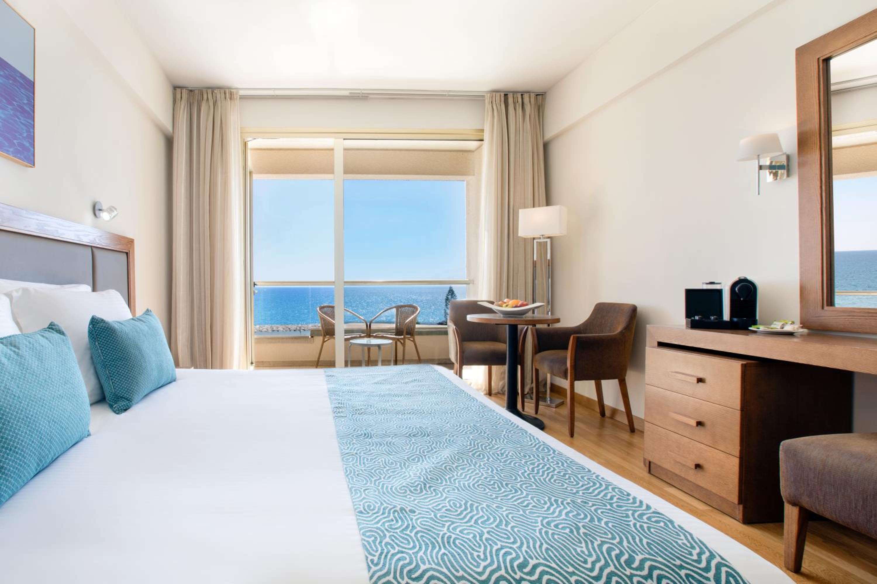 Double Room with Pool and Sea View photo 2