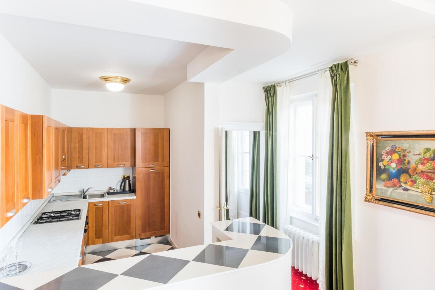 Suite (4-6 adults)