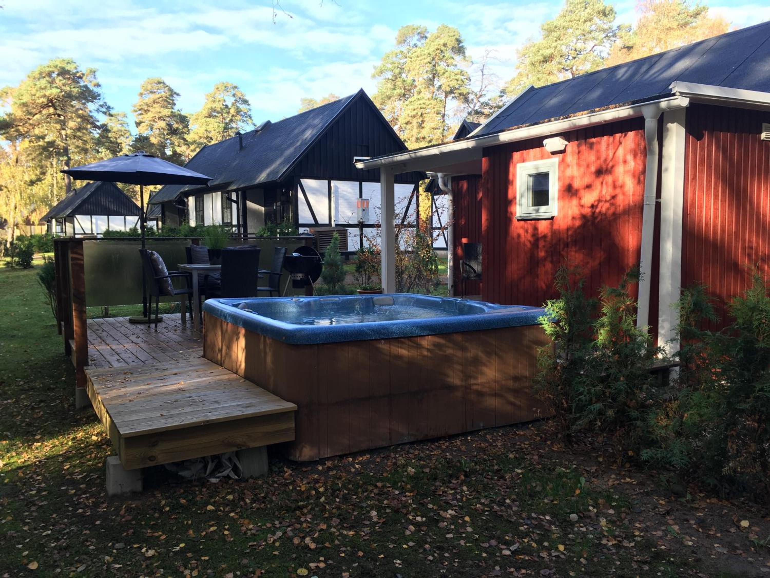 Two-Bedroom House - Private jacuzzi outside - No Pets Allowed - Photo 13