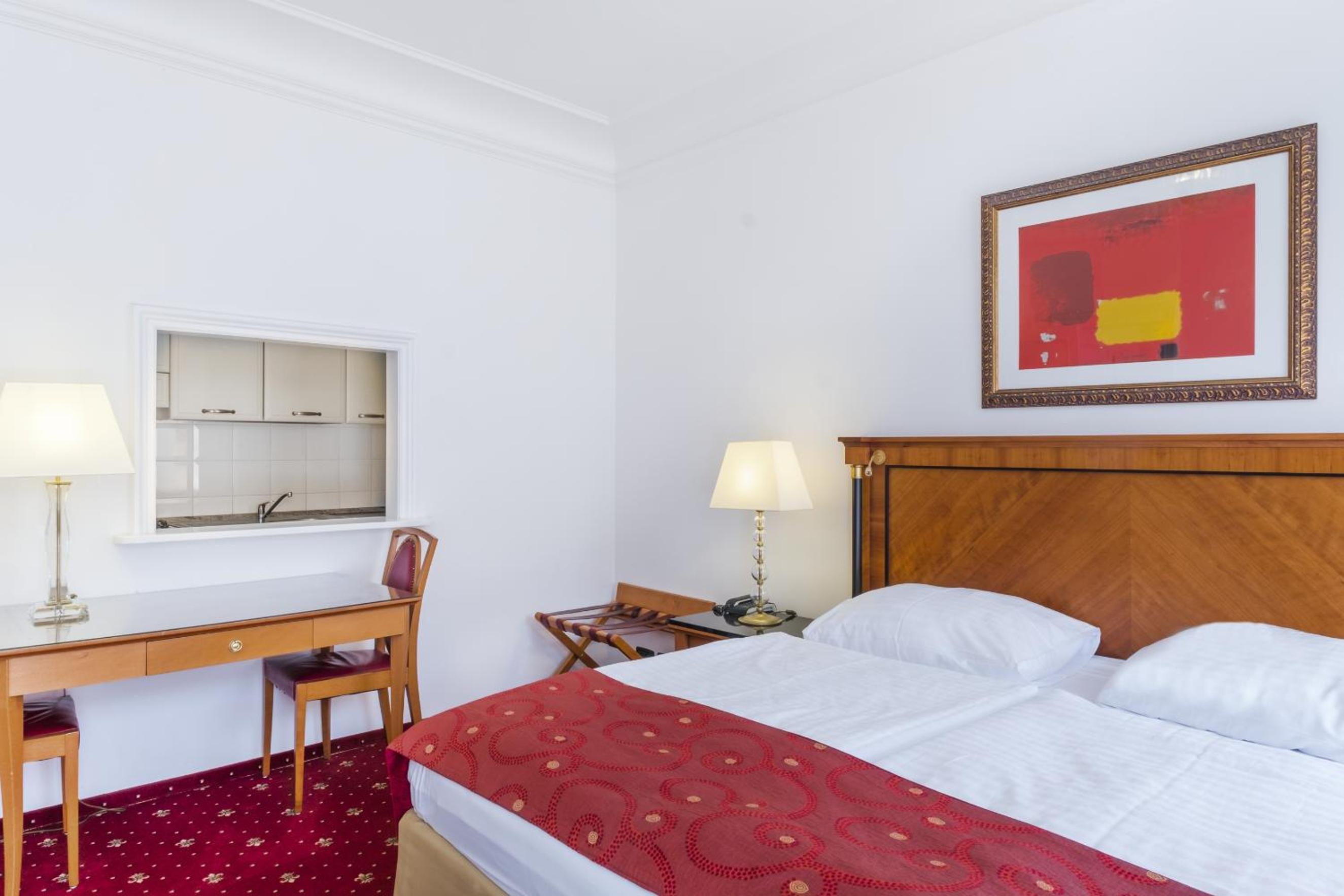 Double or Twin Room - Photo 4