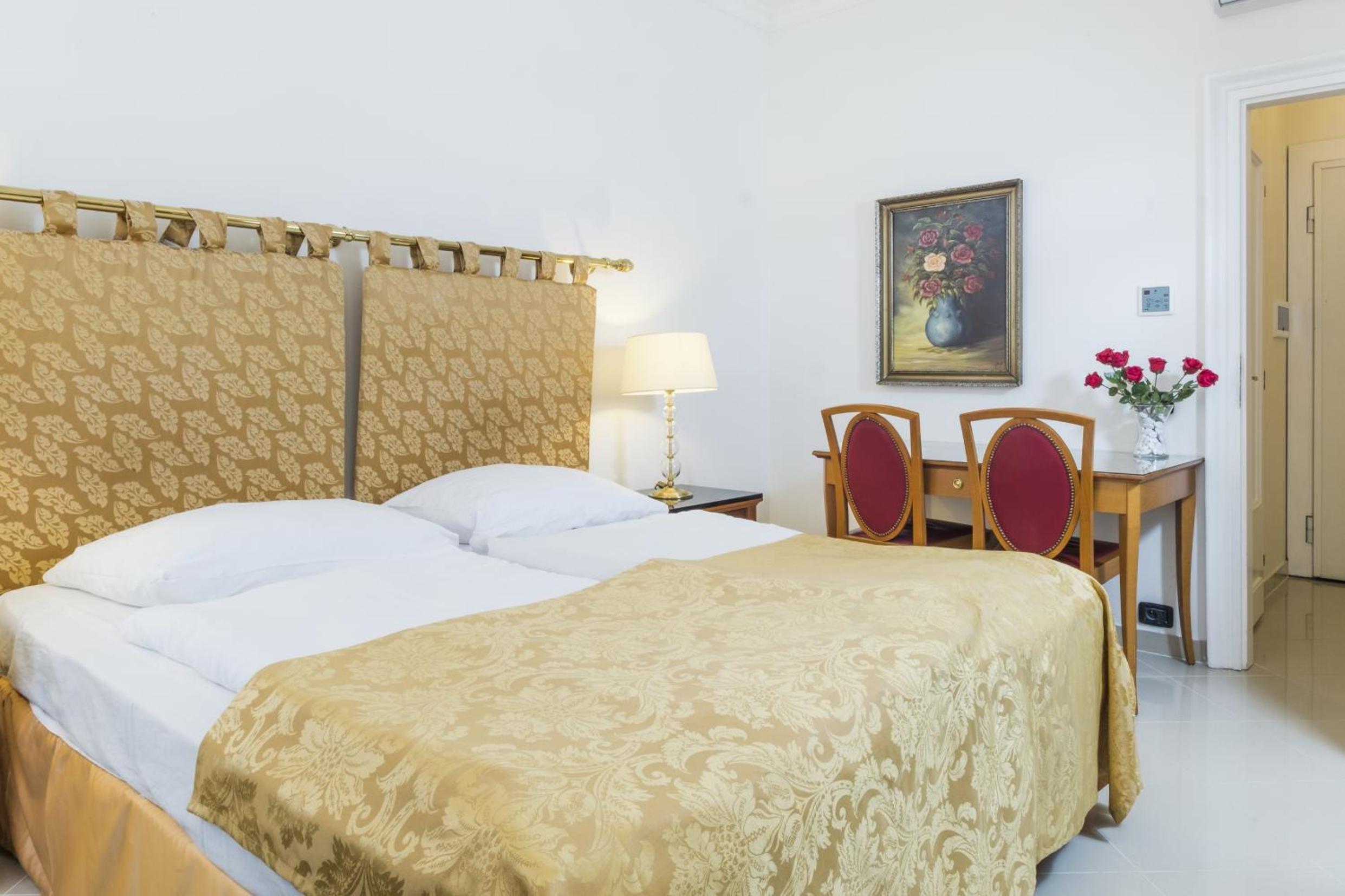 Double or Twin Room - Photo 1