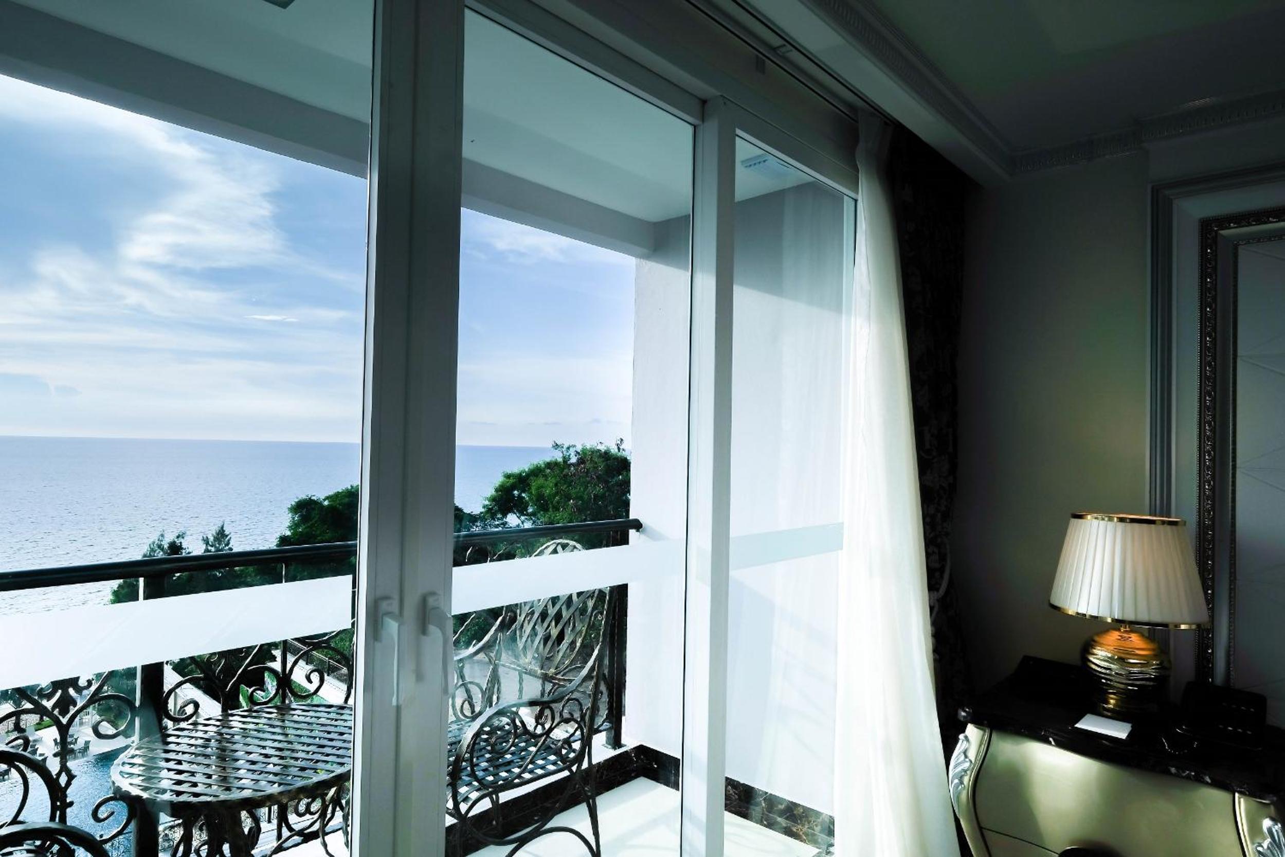 Deluxe Sea View thumbnail 5