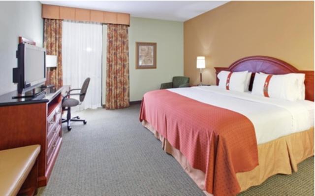 One-Bedroom Suite With King Bed Mobility Access Tub - Non-Smoking photo 1