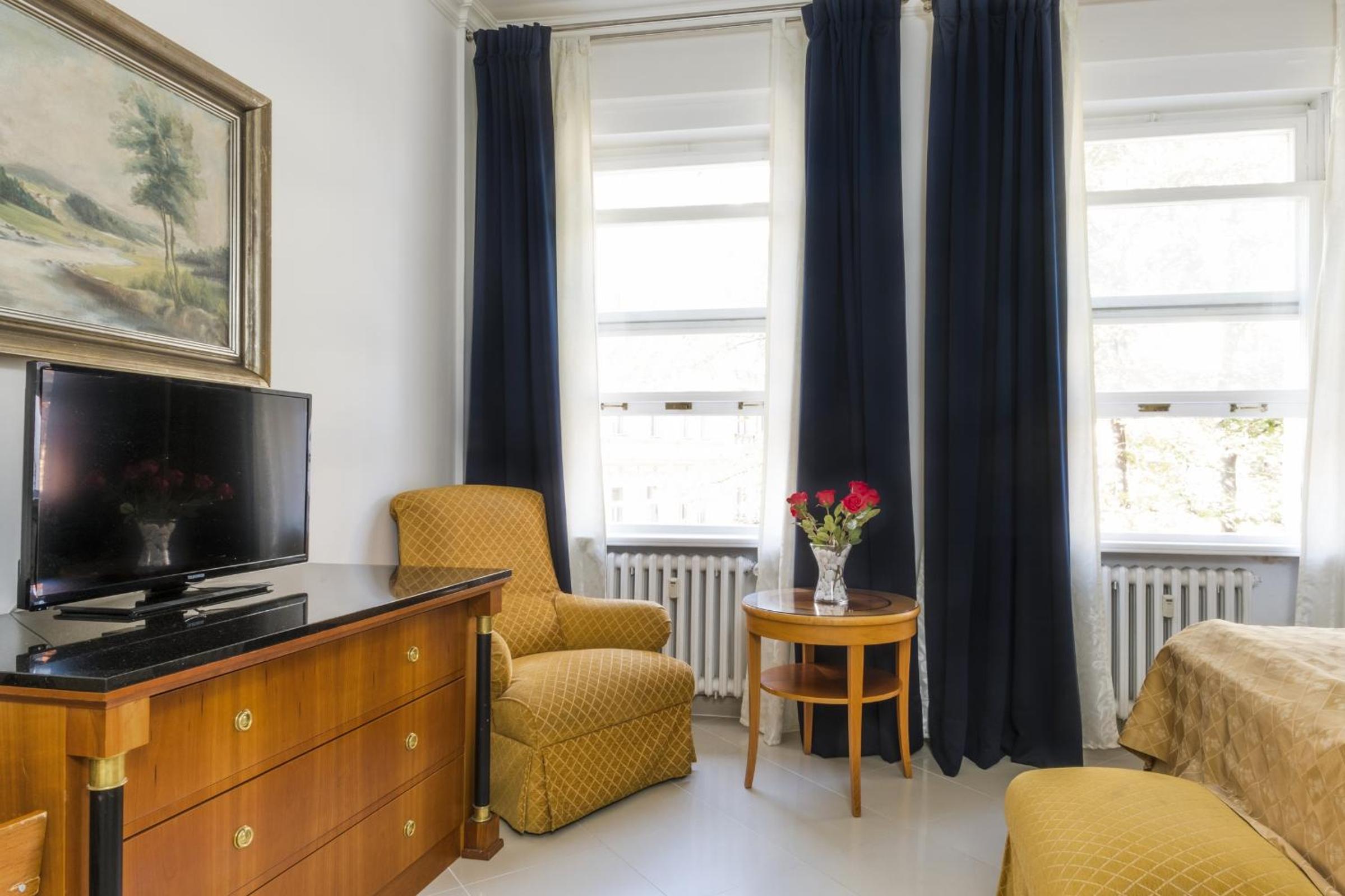 Double or Twin Room - Photo 3