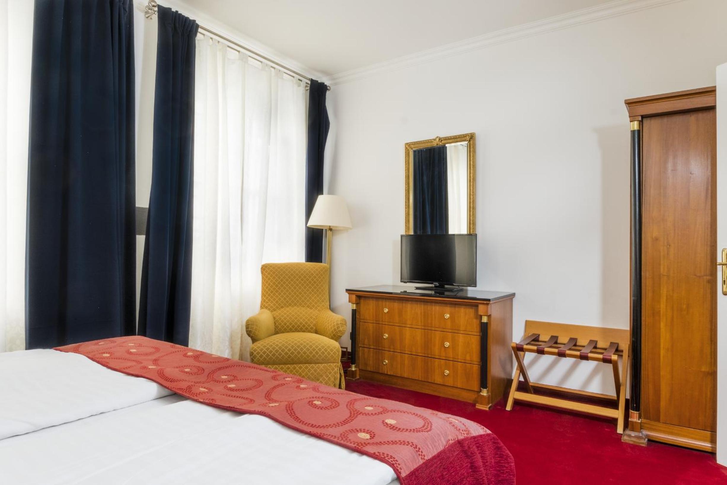 Double or Twin Room - Photo 5