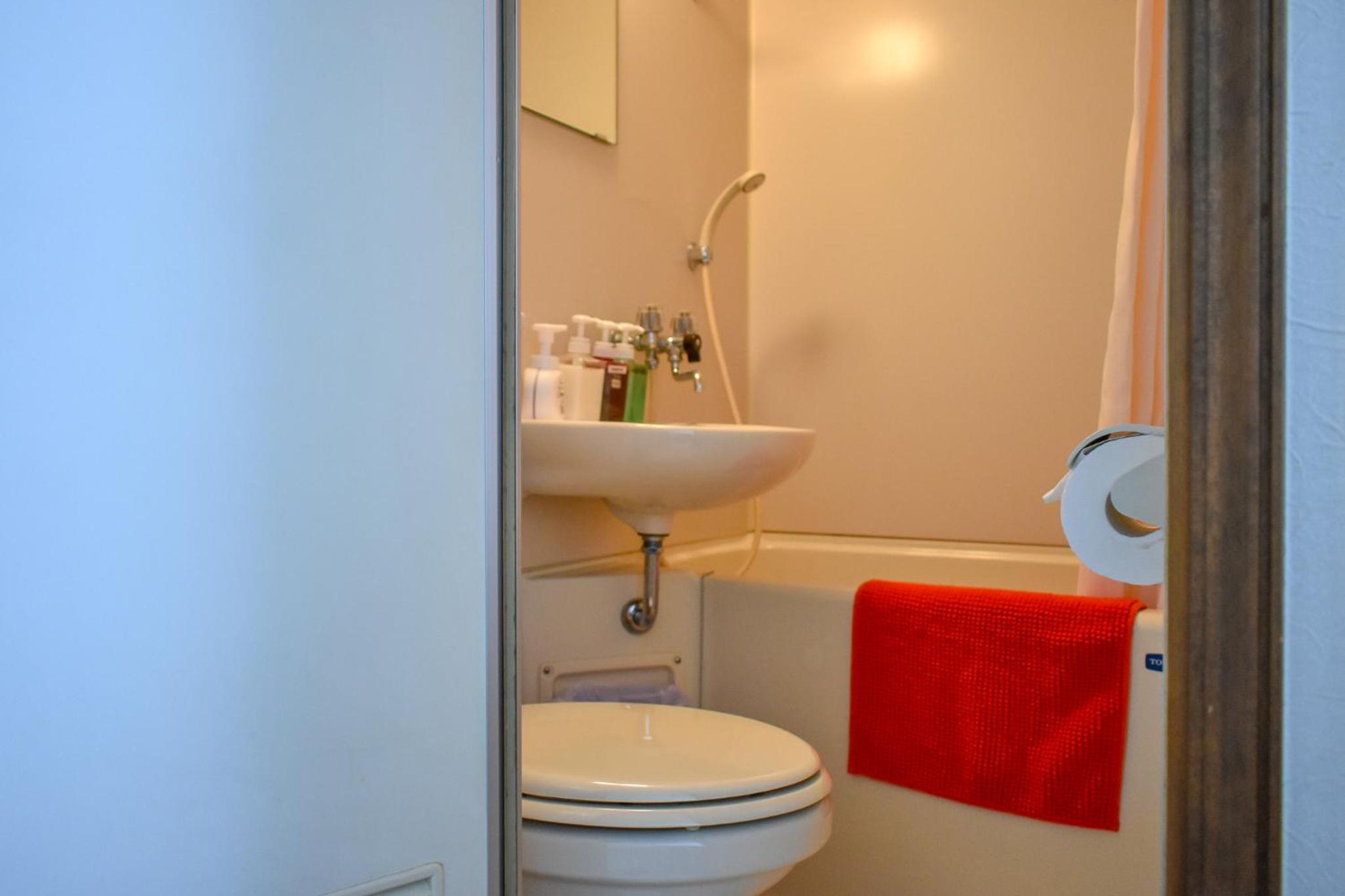 Double Room with Private Bathroom - Photo 6