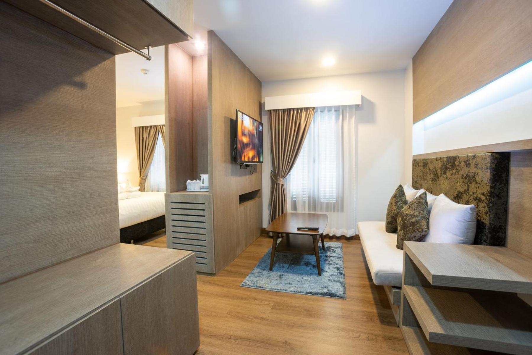 Deluxe King Room - Photo 4