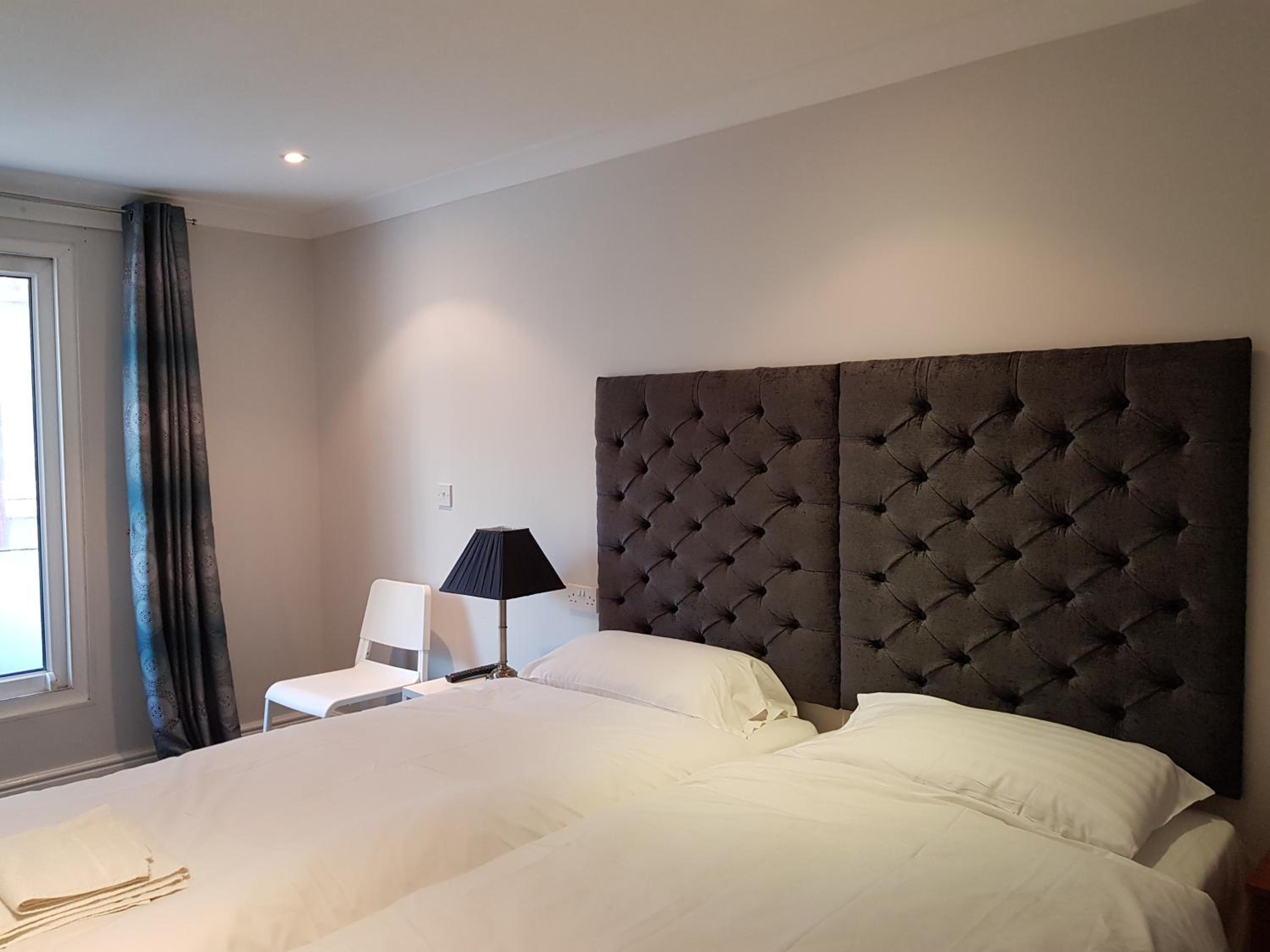 Double or Twin Room with Private Bathroom - Photo 5