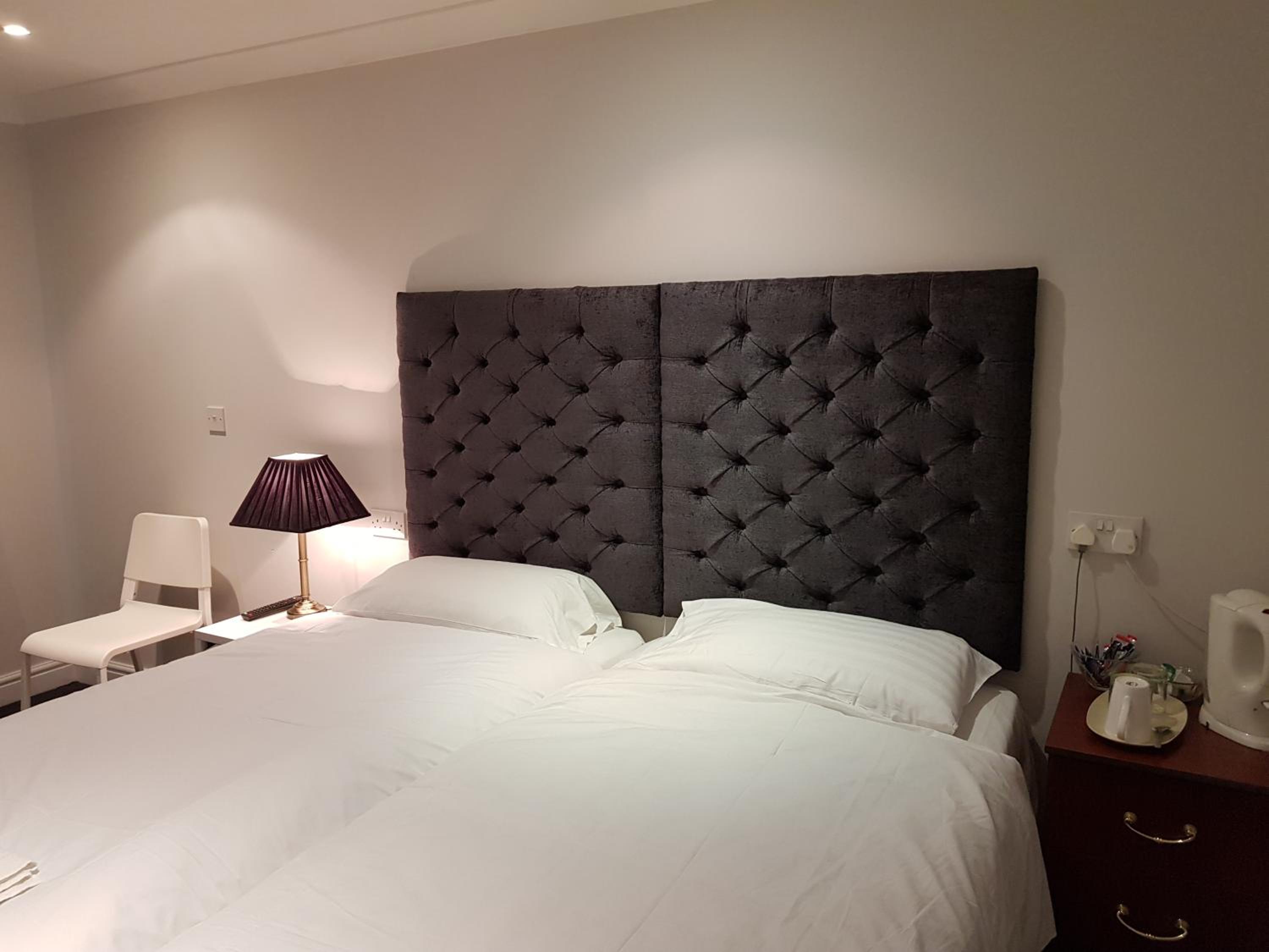 Double or Twin Room with Private Bathroom - Photo 3