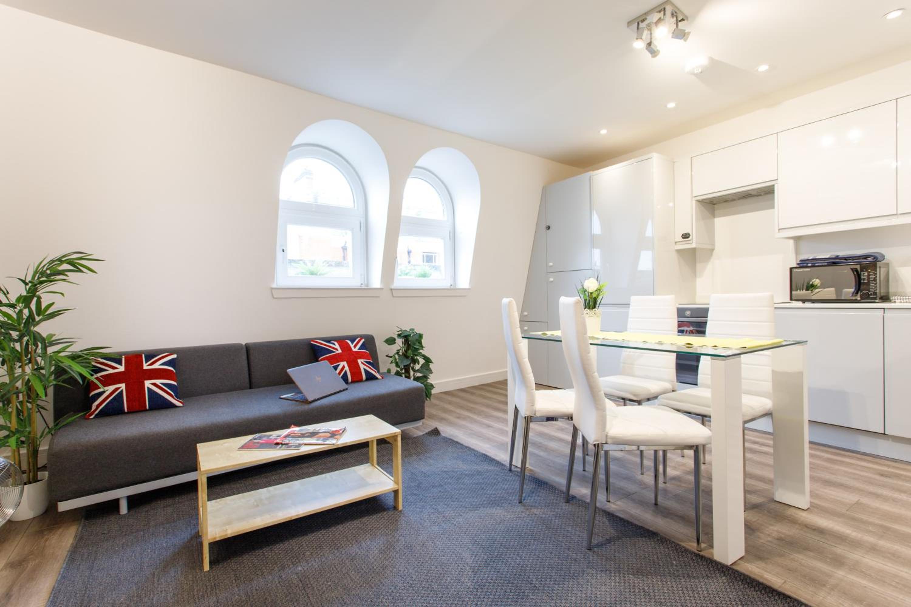 One-Bedroom Penthouse photo 2