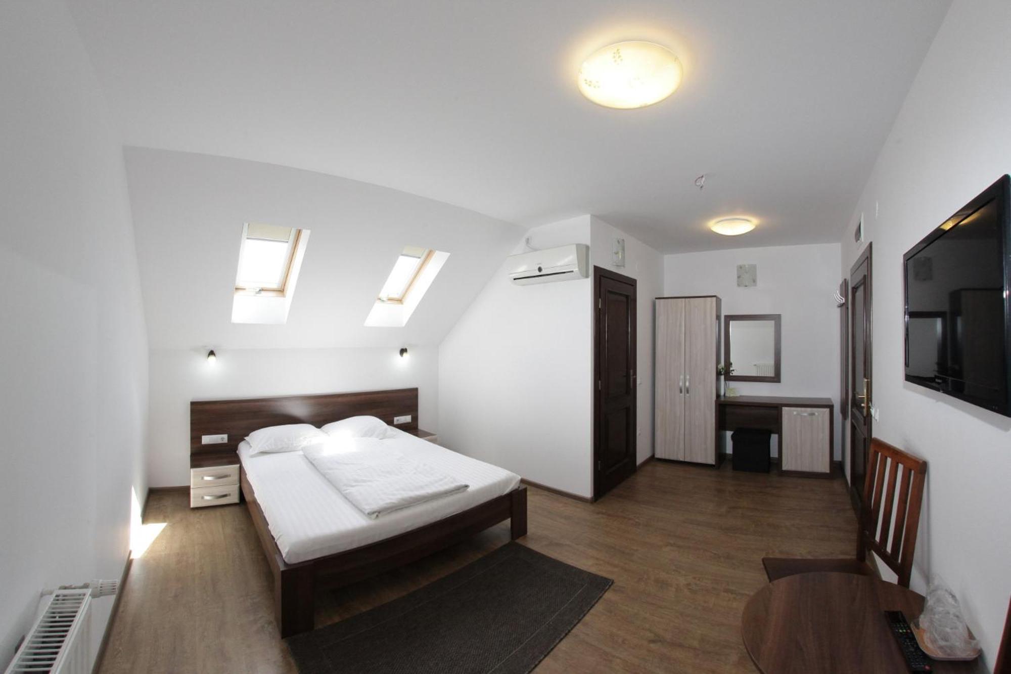 Single Room with Bathroom photo 3