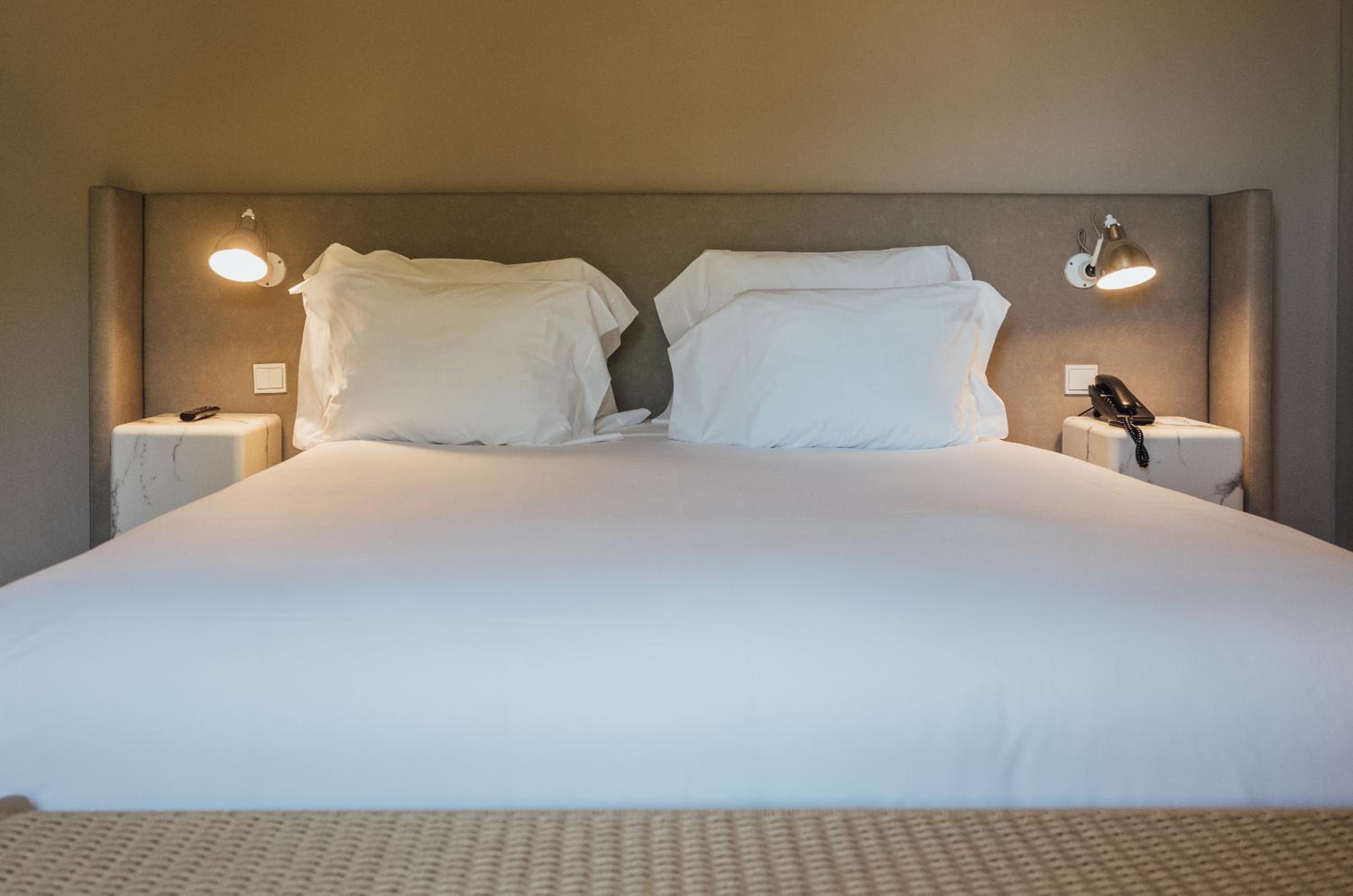 Double Room with Balcony - Photo 2