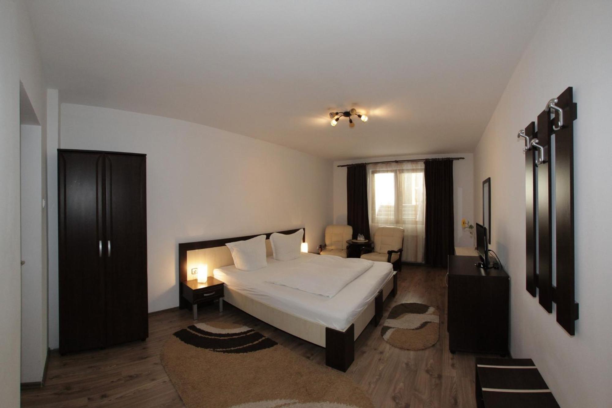 Single Room with Bathroom photo 2