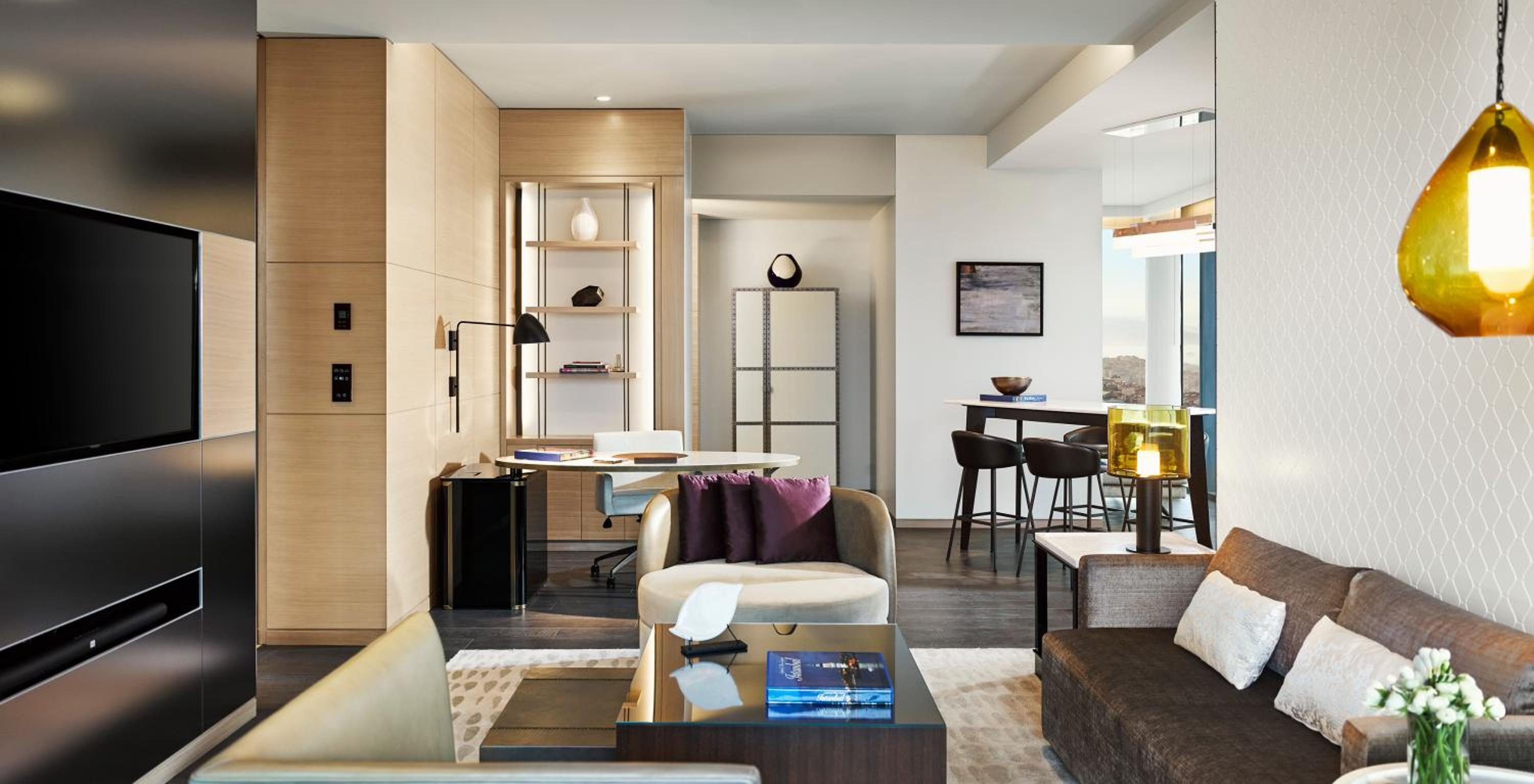 Grand One Bedroom Suite with Sea View, Balcony and Lounge Access