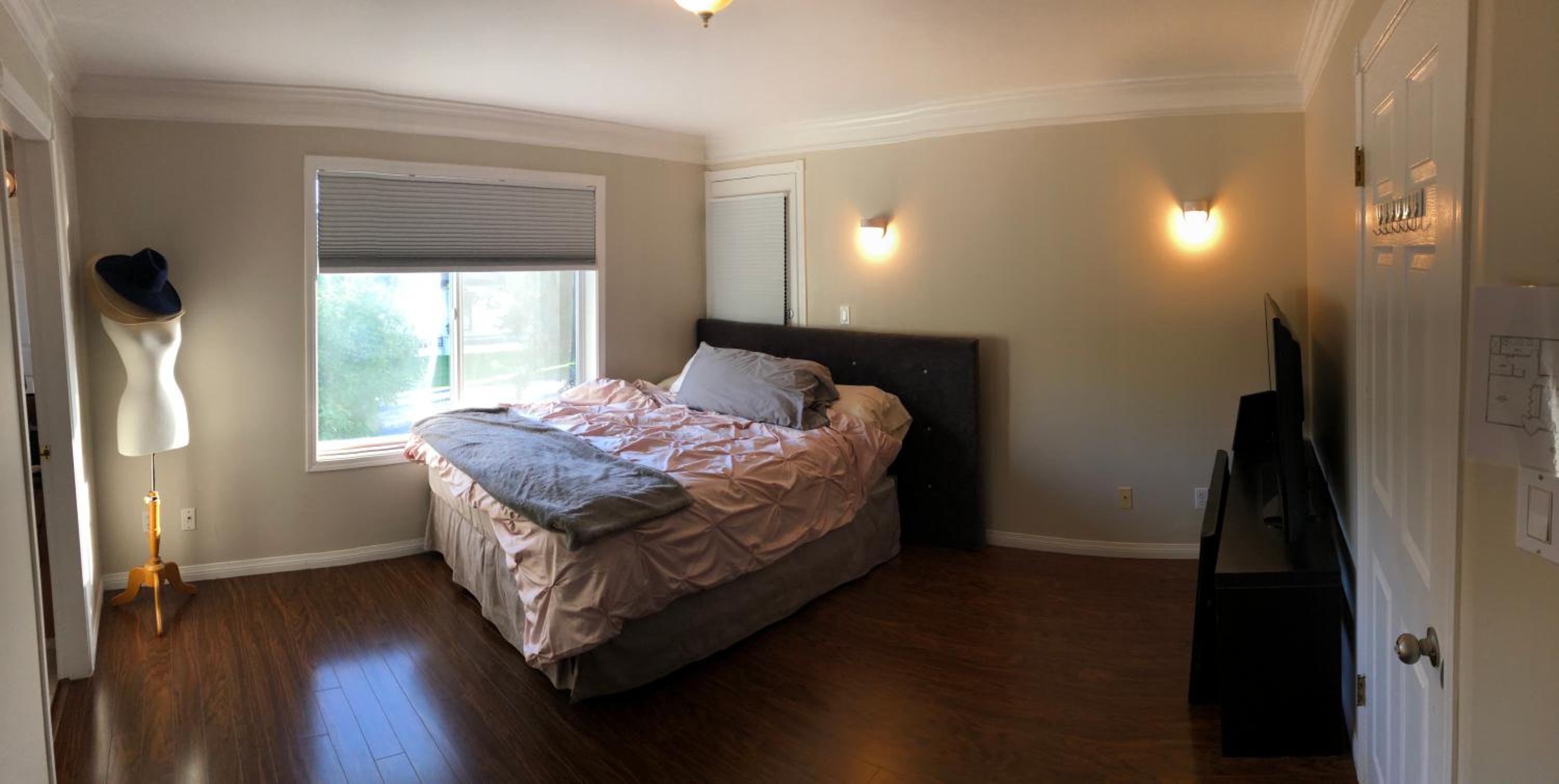 Queen Room with Balcony - Photo 1