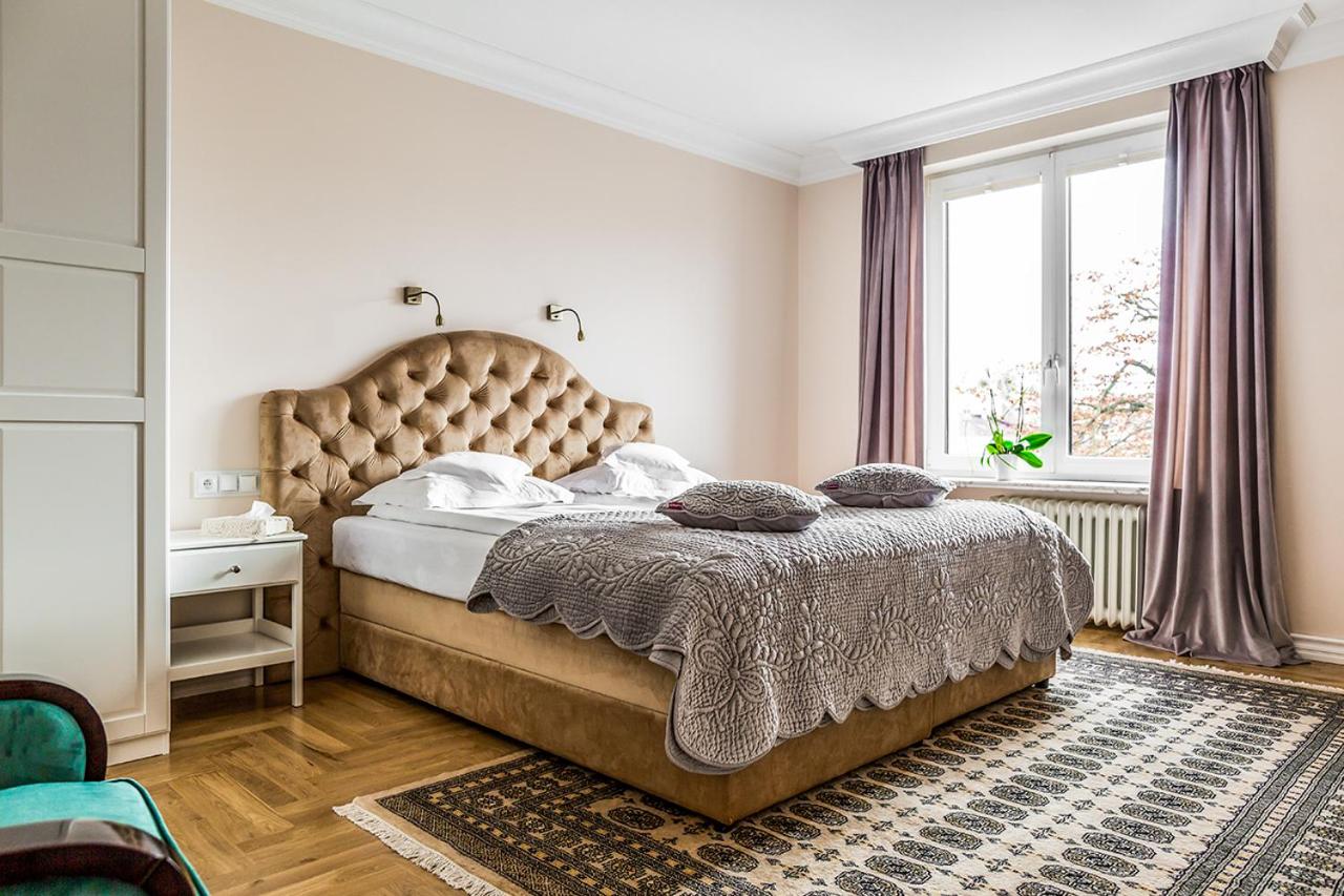 One-Bedroom Apartment - Photo 12