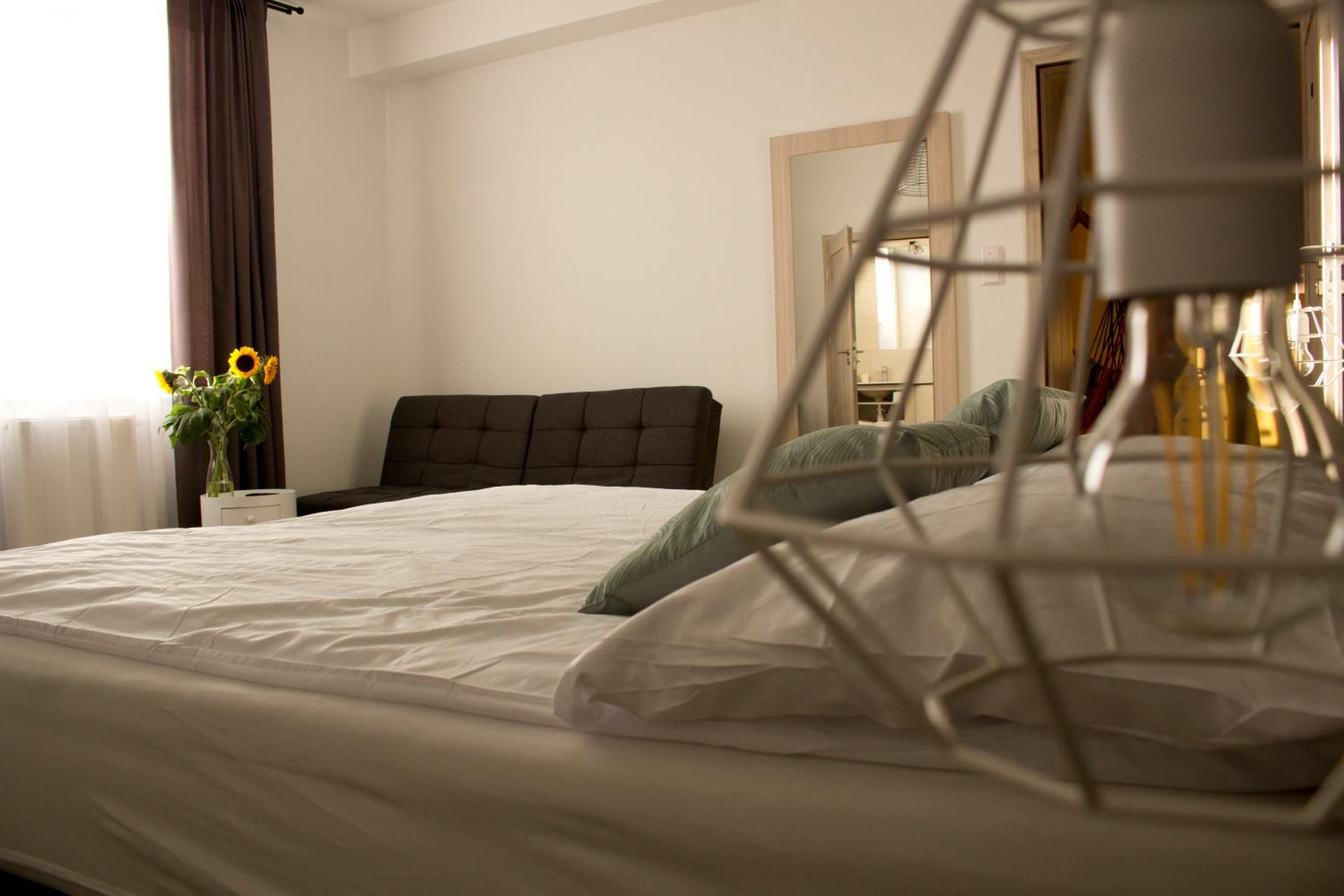 Large Double or Twin Room with Bathroom - Photo 30