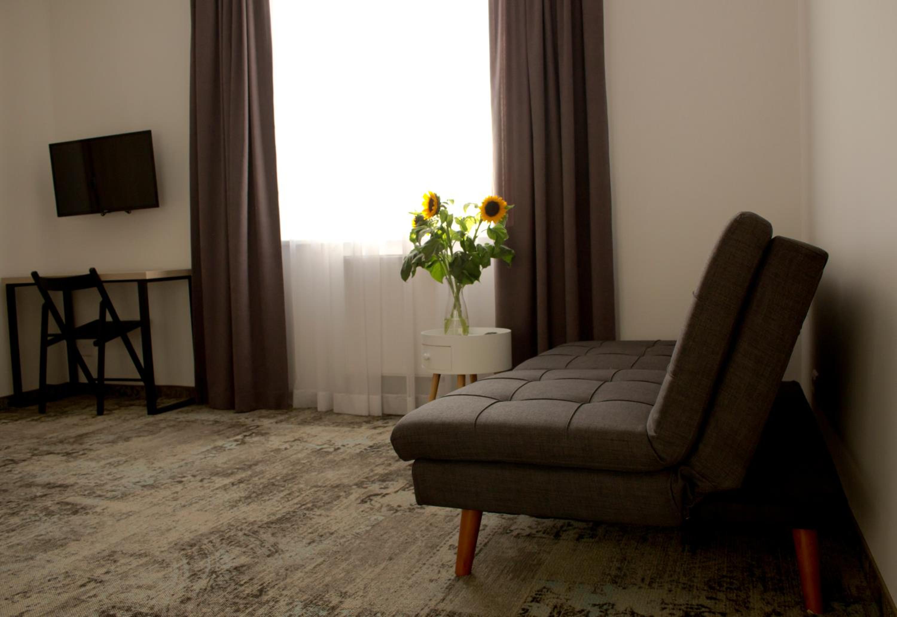 Large Double or Twin Room with Bathroom - Photo 33