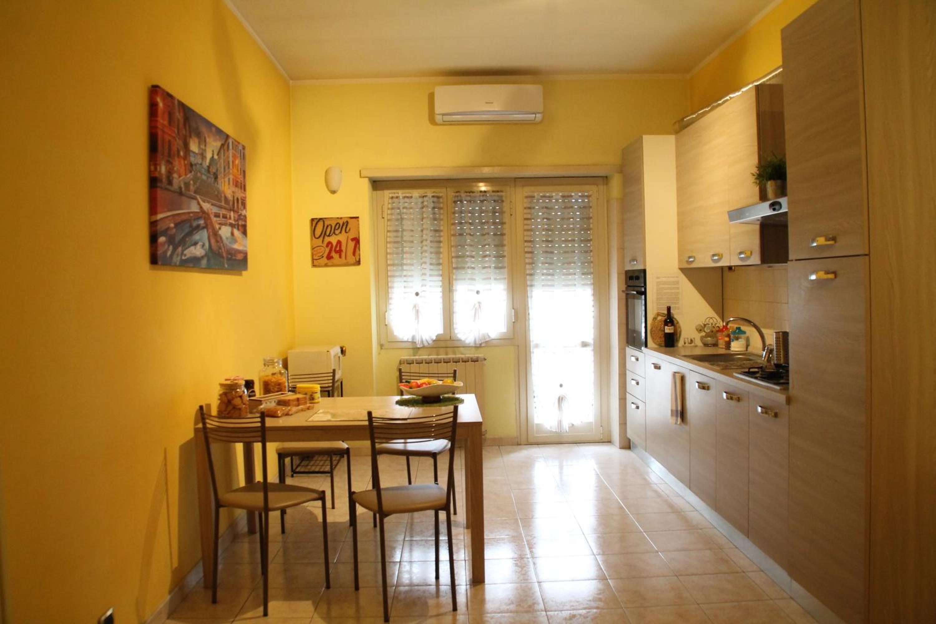 Apartment photo 2