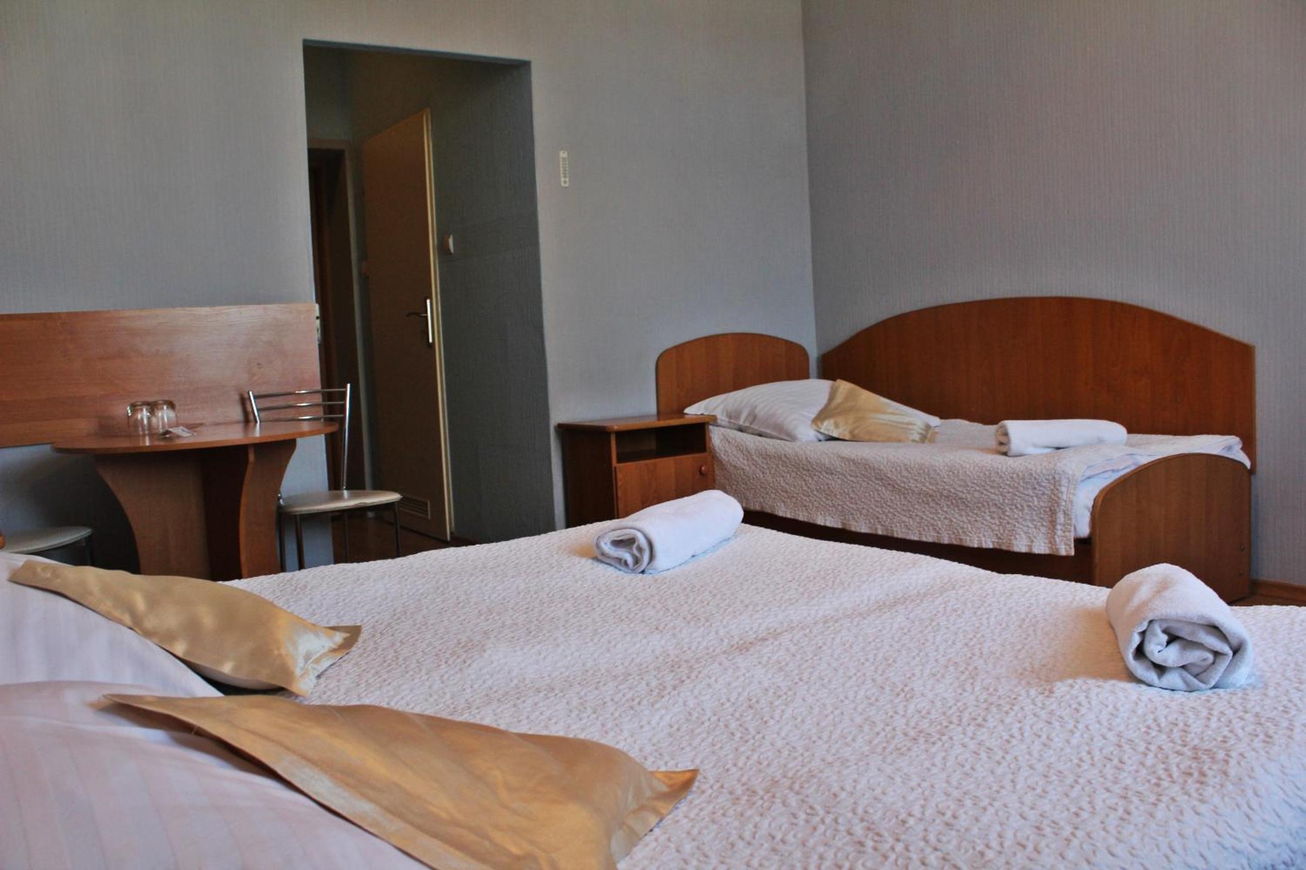 Basic Triple Room photo 2
