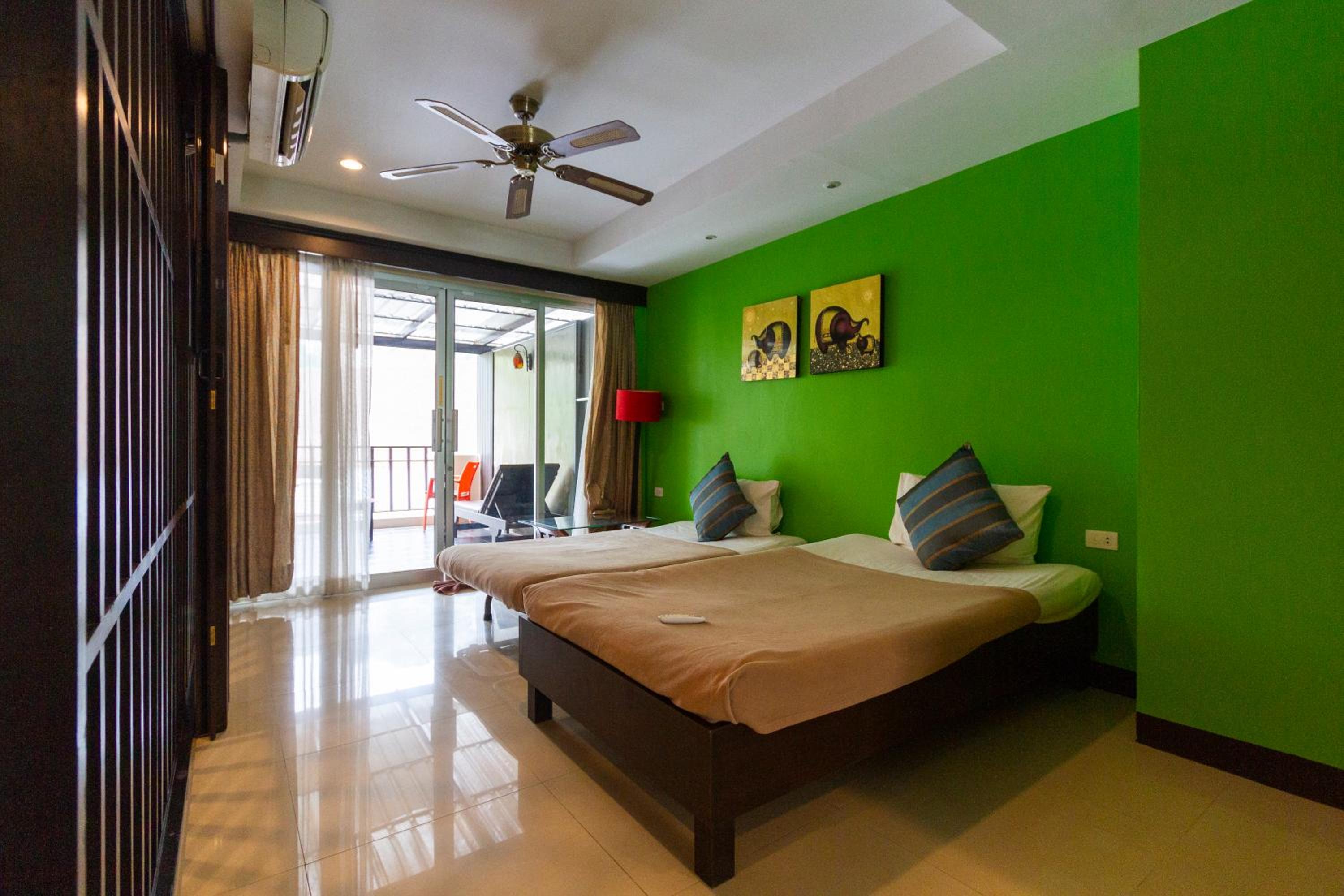 Deluxe Family Room with Jacuzzi - Photo 5
