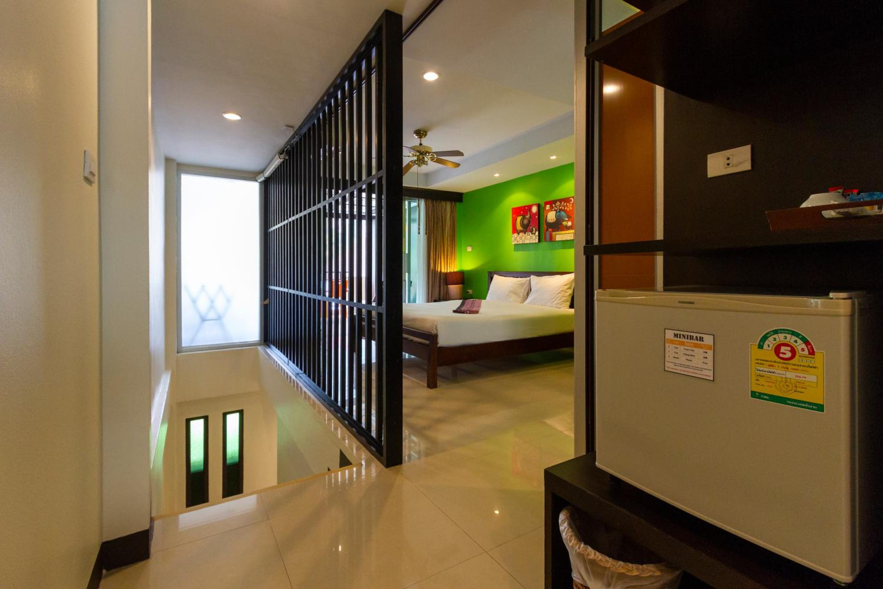 Deluxe Family Room with Jacuzzi - Photo 8