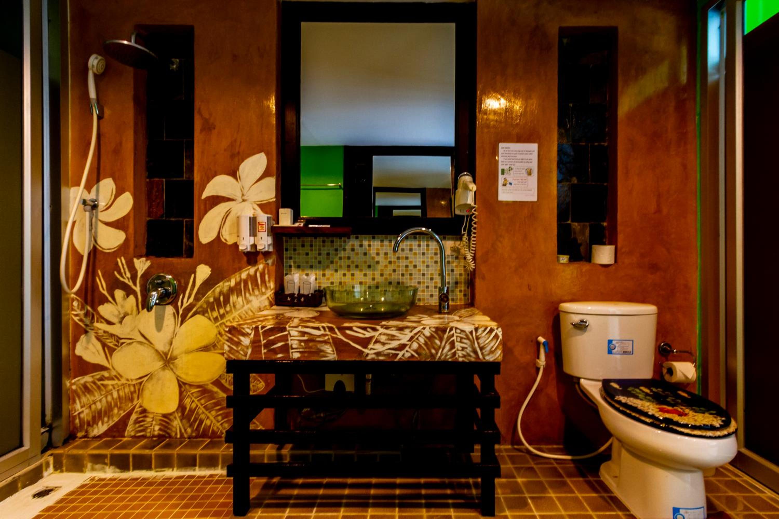 Deluxe Family Room with Jacuzzi - Photo 2