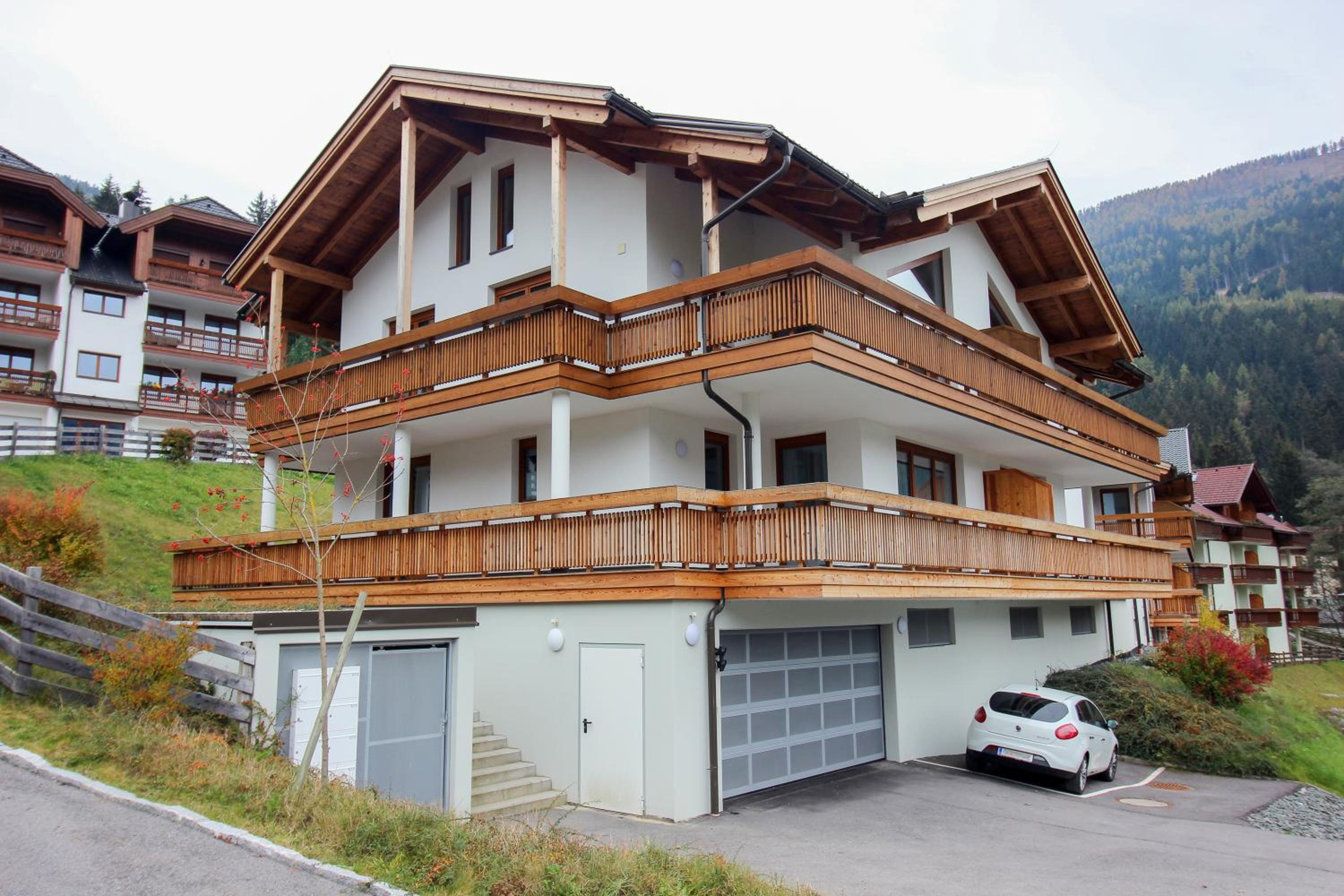Apartment with Mountain View photo 2