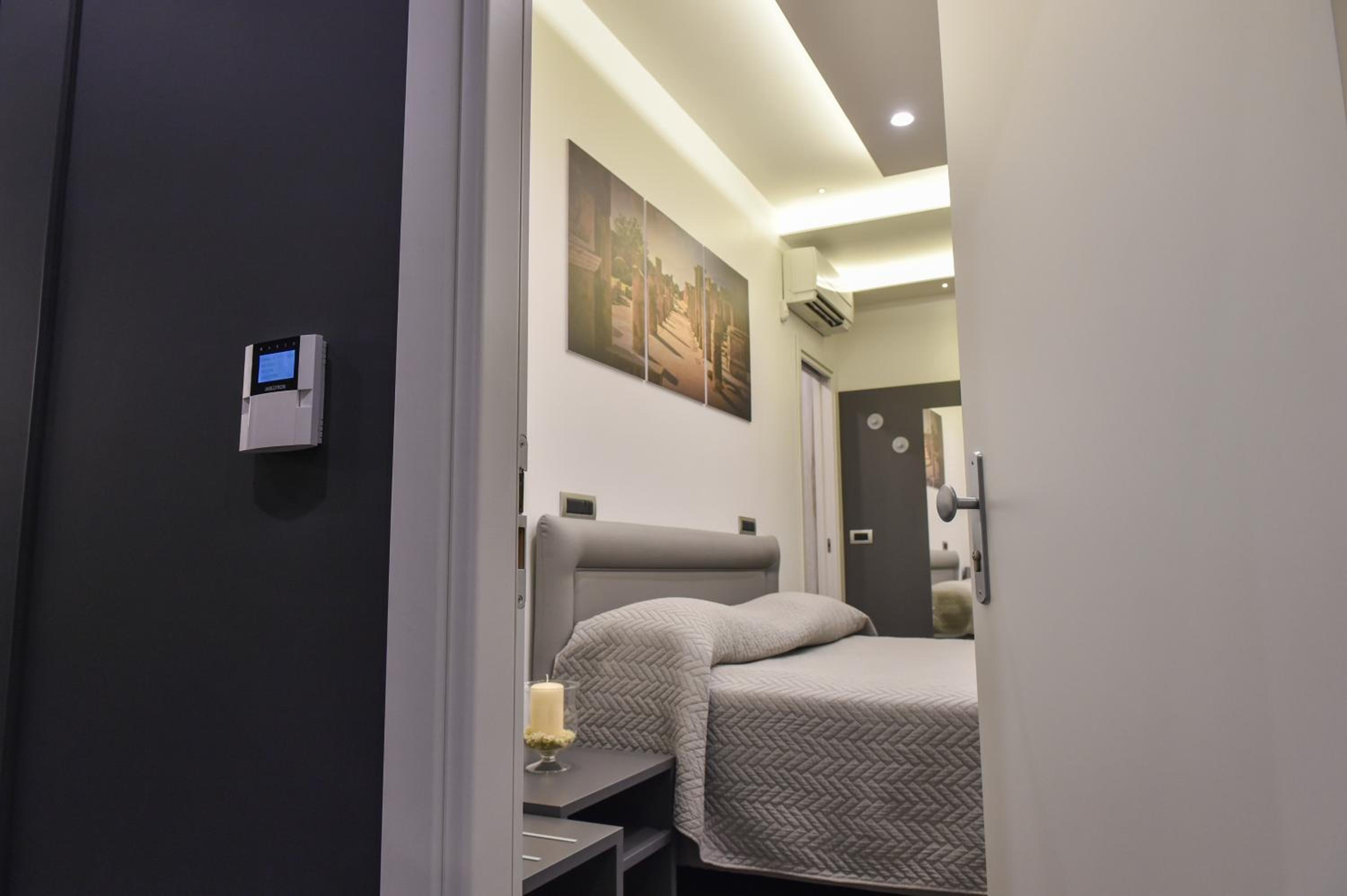 Double or Twin Room with Balcony - Photo 30
