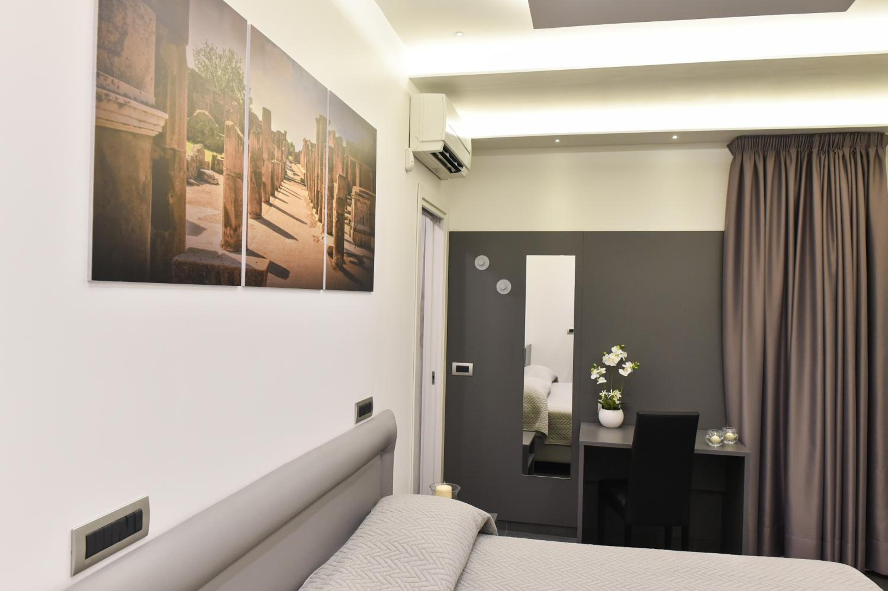Double or Twin Room with Balcony - Photo 27