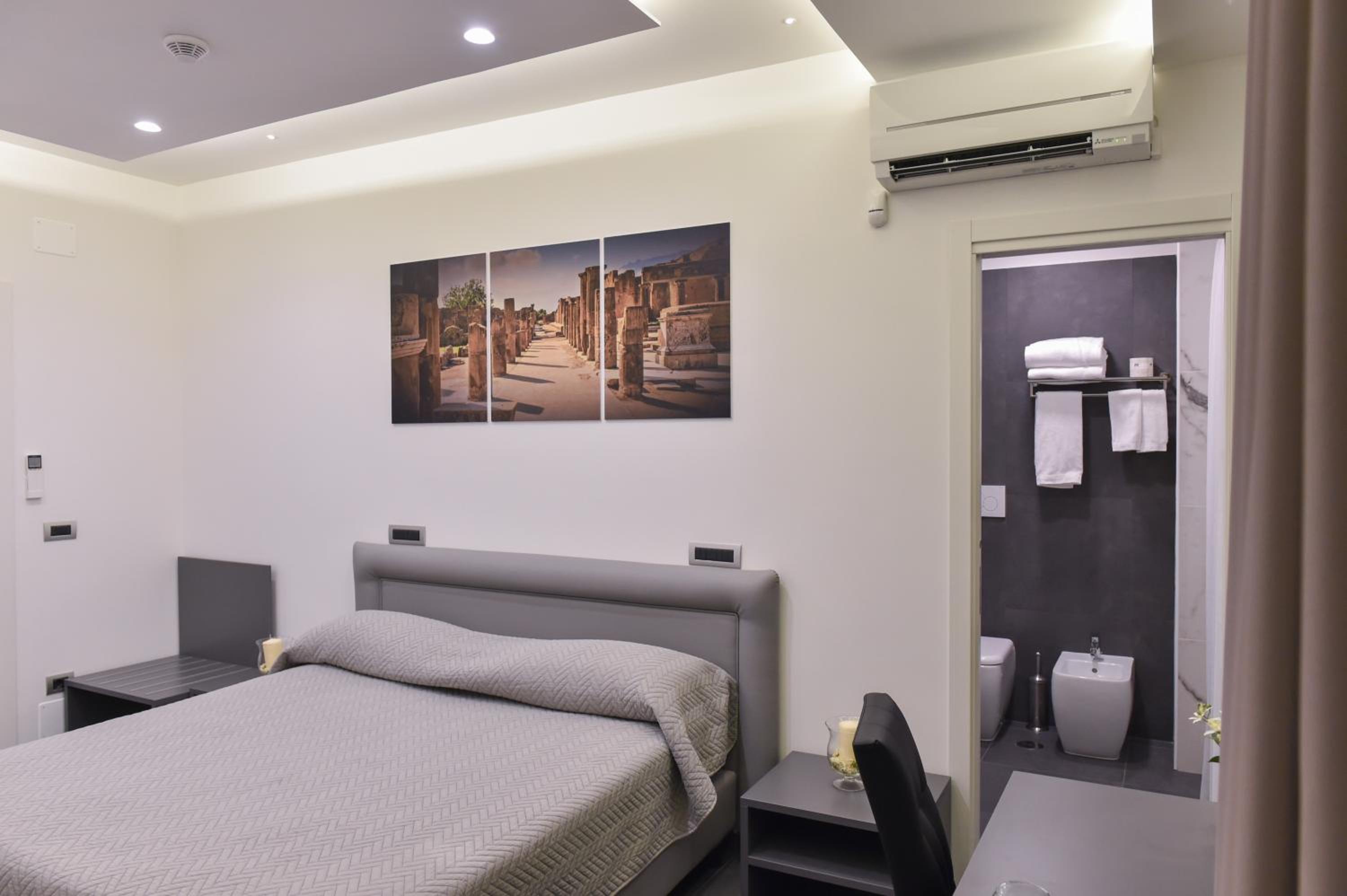 Double or Twin Room with Balcony - Photo 19