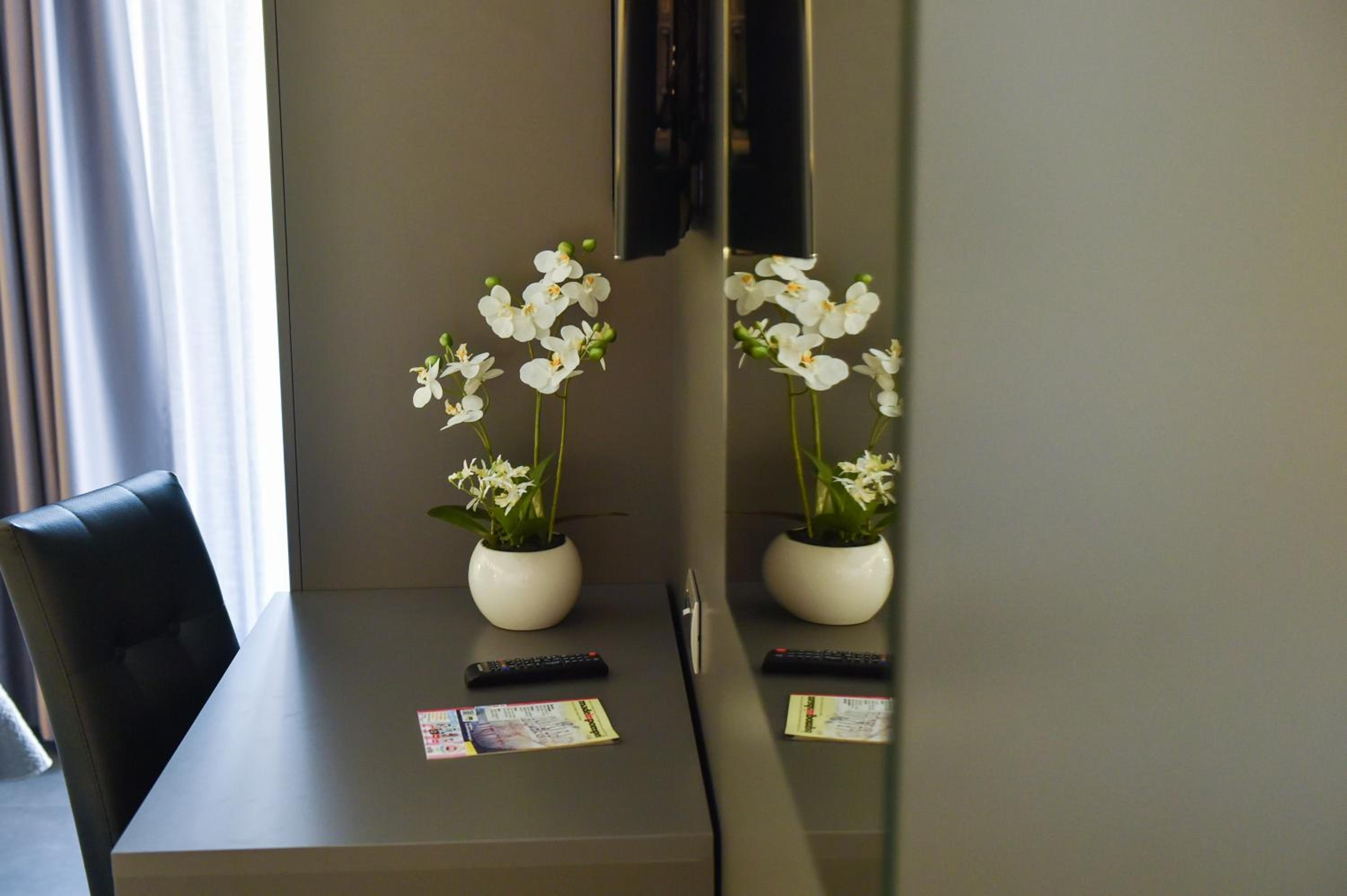 Double or Twin Room with Balcony - Photo 18