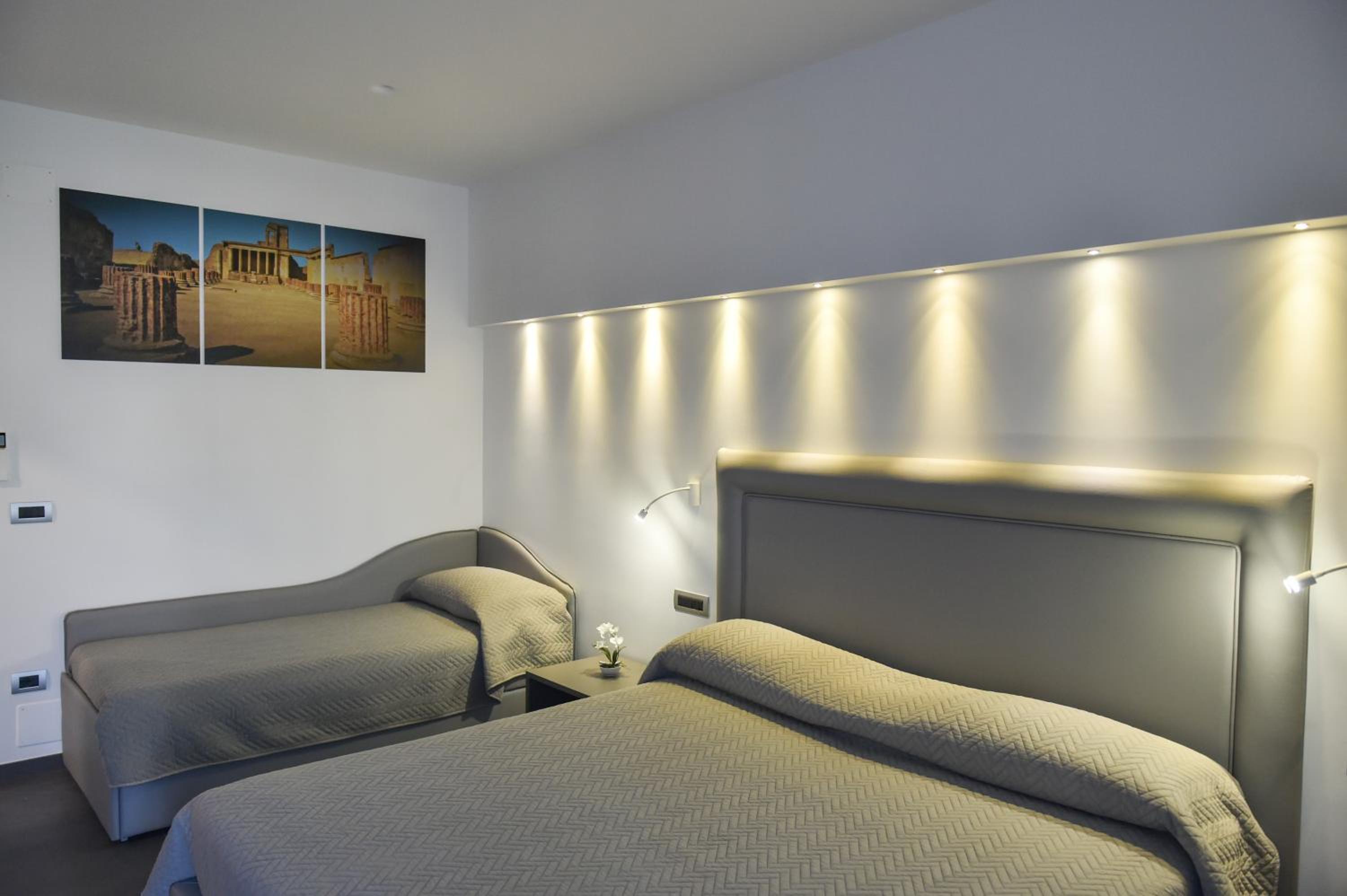 Quadruple Room with Balcony - Photo 34