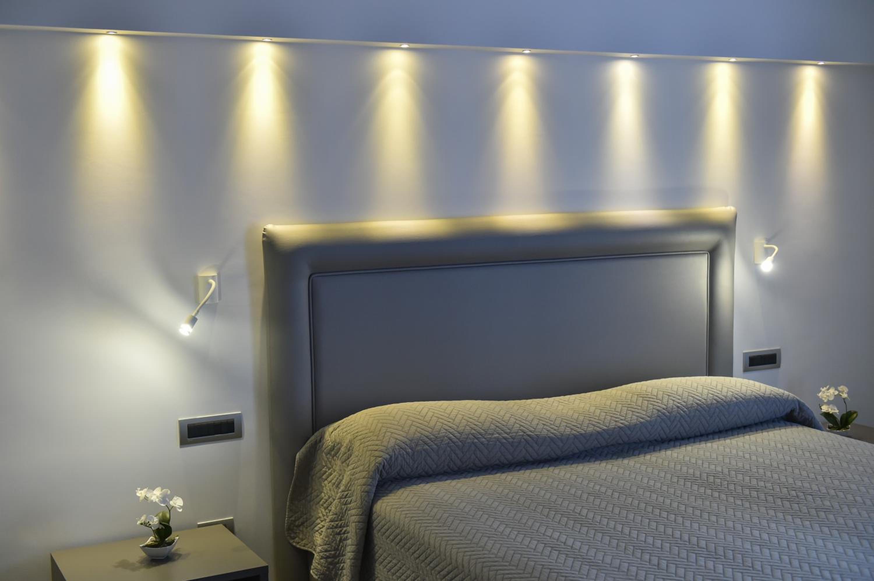 Double or Twin Room with Balcony - Photo 40